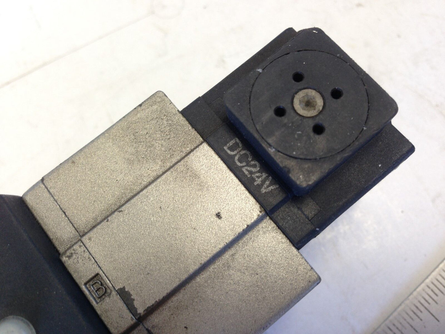 Smc Vp7-8-Fjg-D Pneumatic Solenoid Valve, 24 Vdc Dc24v,Fl