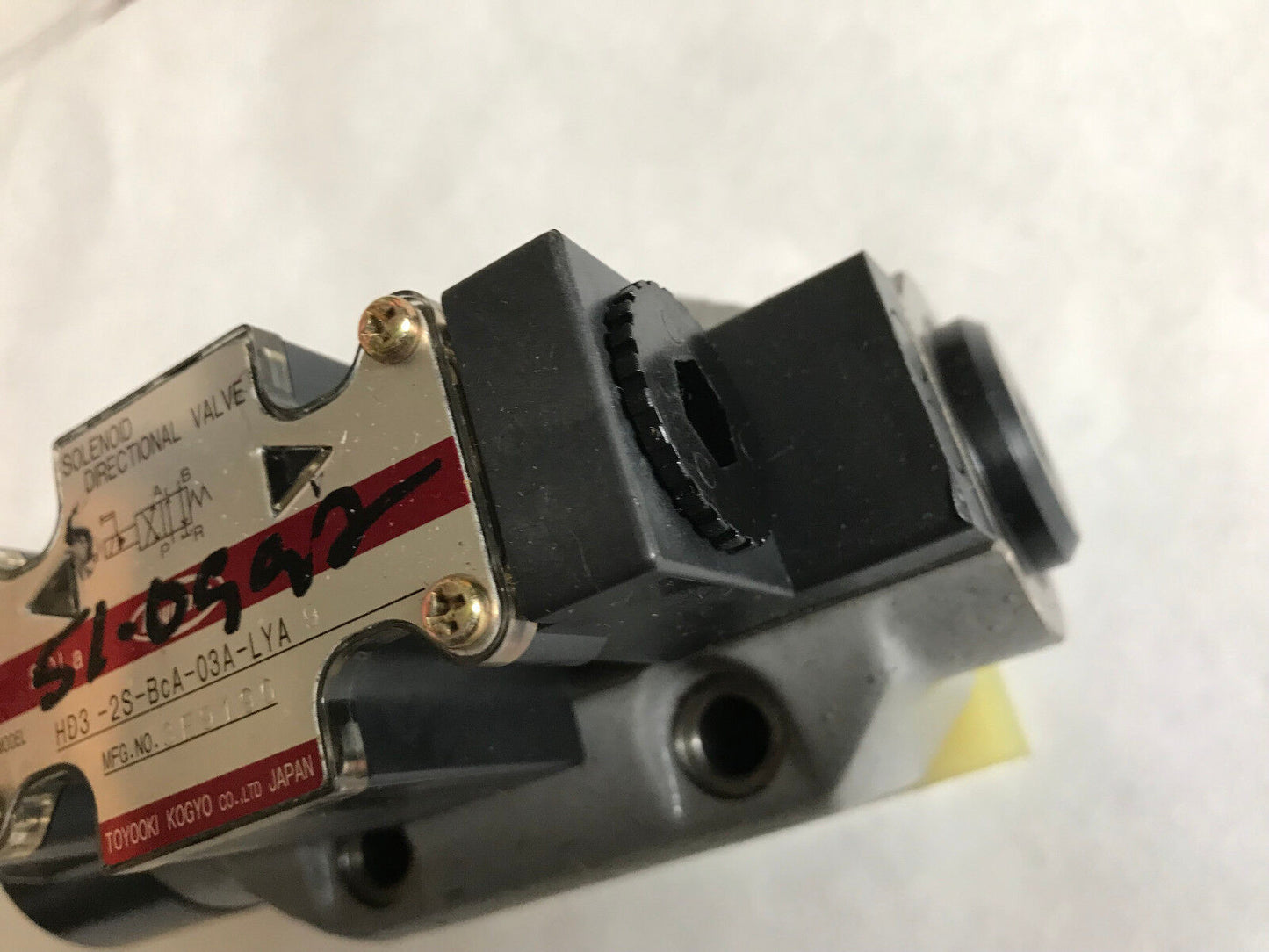 Toyooki Kogyo Hd3-2S-Bca-03A-Lya Hydraulic Solenoid Directional Valve 3E9190,Sr