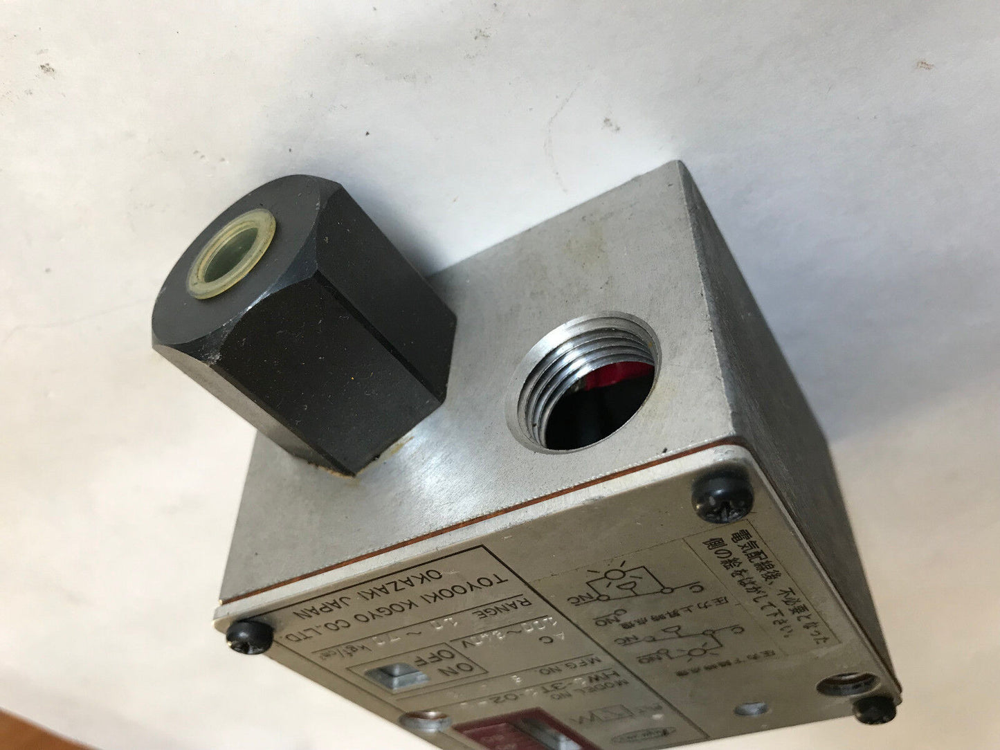 Toyooki Kogyo Hw1-3T1-02-L Pressure Switch,8Ak,10-70,110-240V,Hw1-3T1-O2-L,Sd