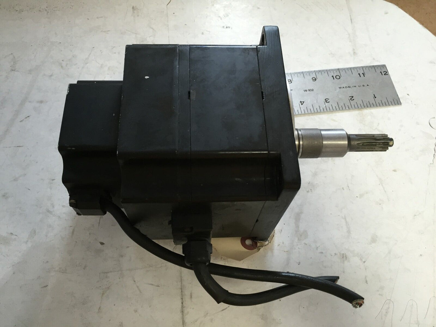 Yaskawa Sgmp-08Awyr33 Ac Servo Motor 3000Rpm, 200V, 750W,Dj