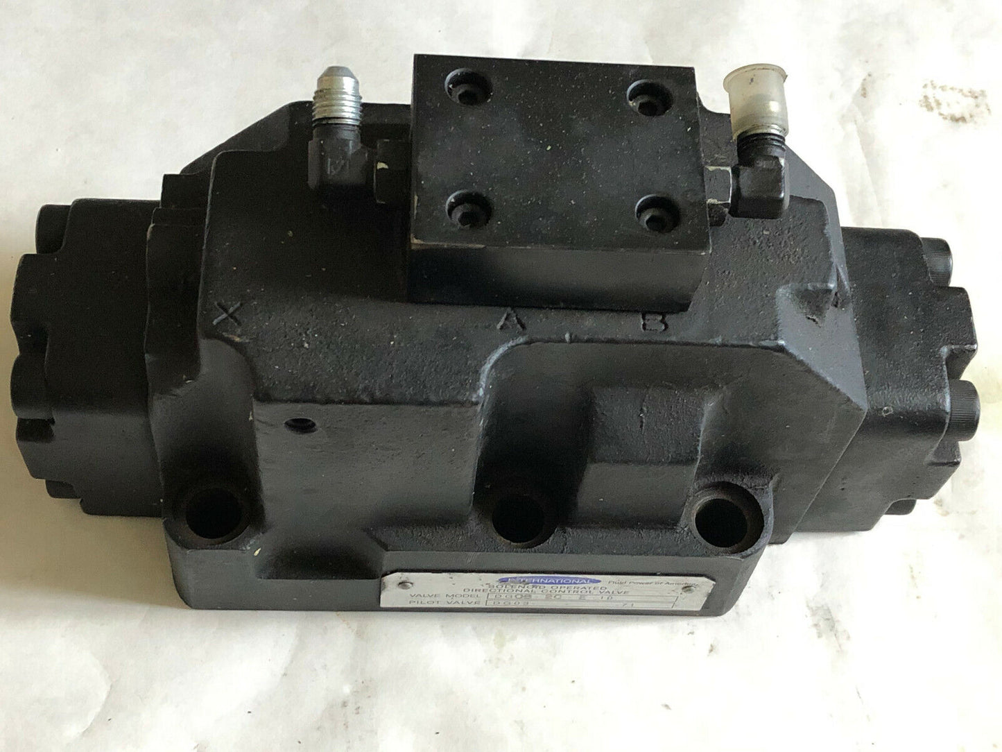 New International Dg08-2C-E-10 Solenoid Operated Directional Control Valve,Ap