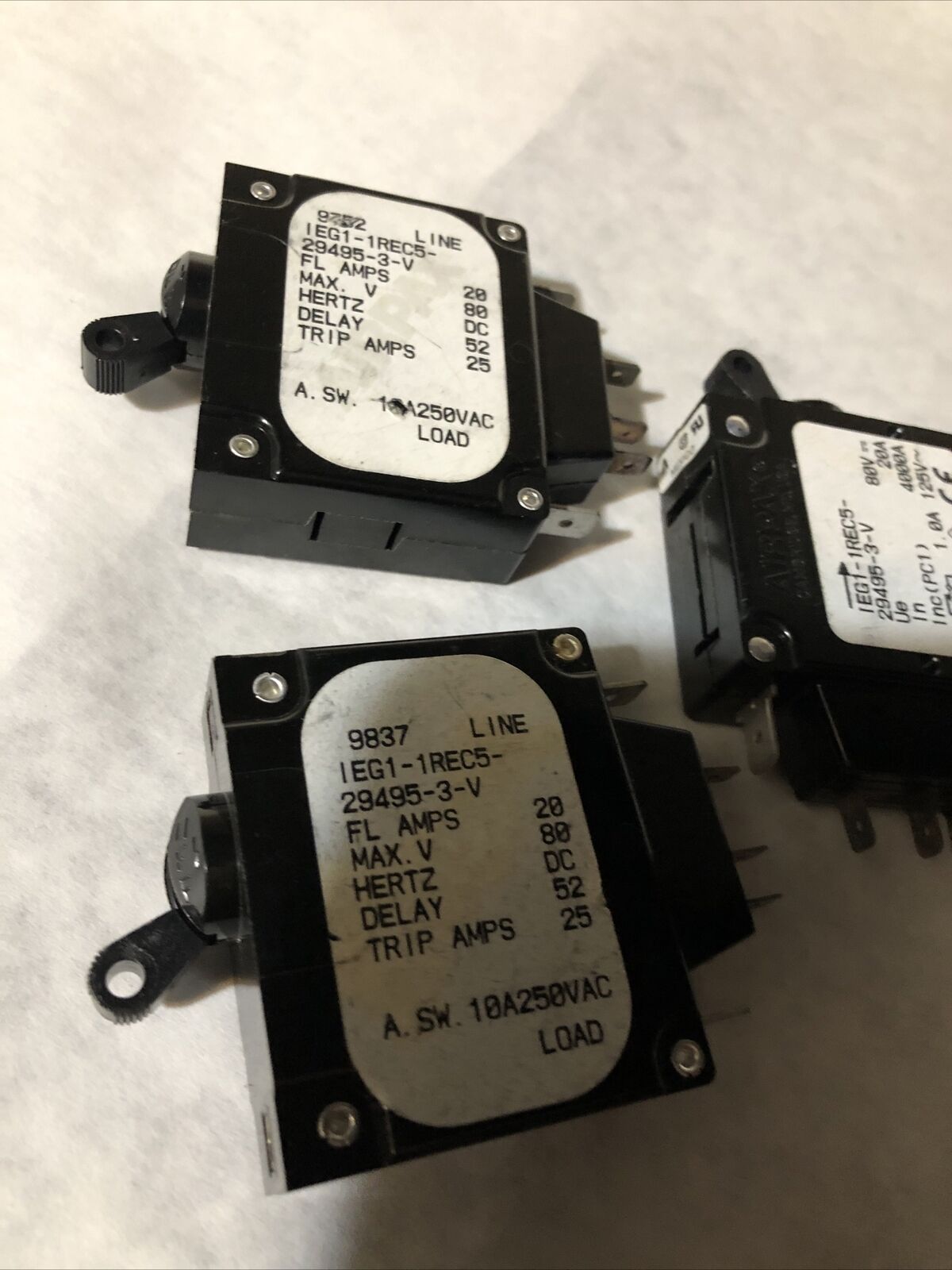 New Lot 3 Airpax Ieg1-1Rec5-29495-3-V ,Ieg11rec5  294953V,Bz