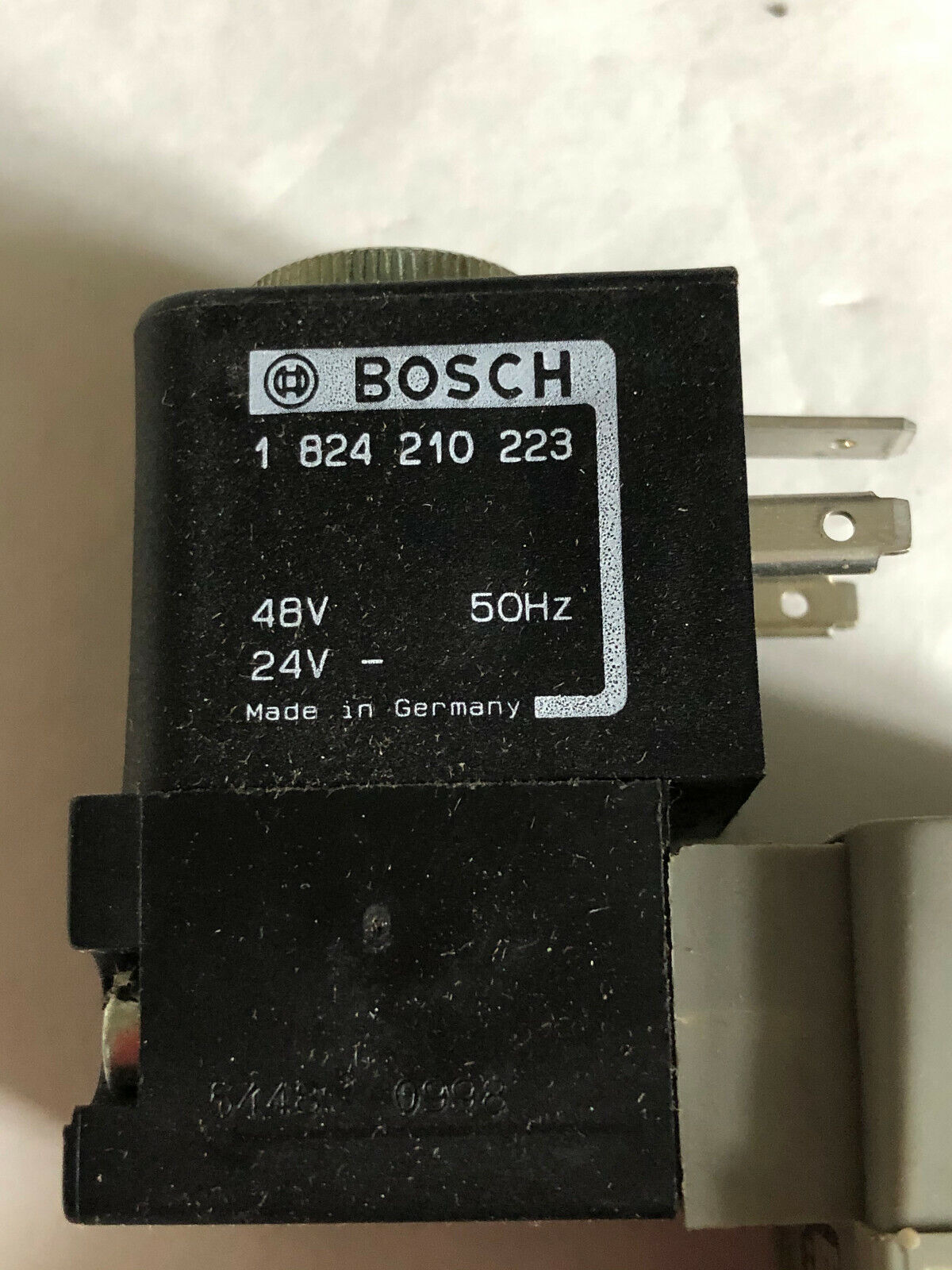 New Bosch 0 820 024 552,1 824 210 223 Dir.-Control Valve Ed 5/2,0 B20 024 552,Se