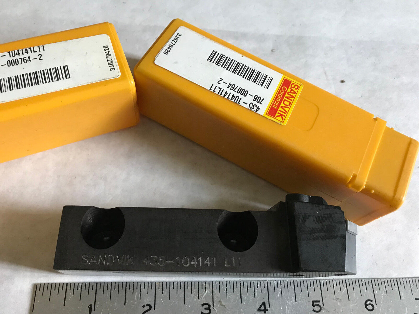 New Sandvik Lathe Tool Holder 435-104141L11 706-000764-2,Es