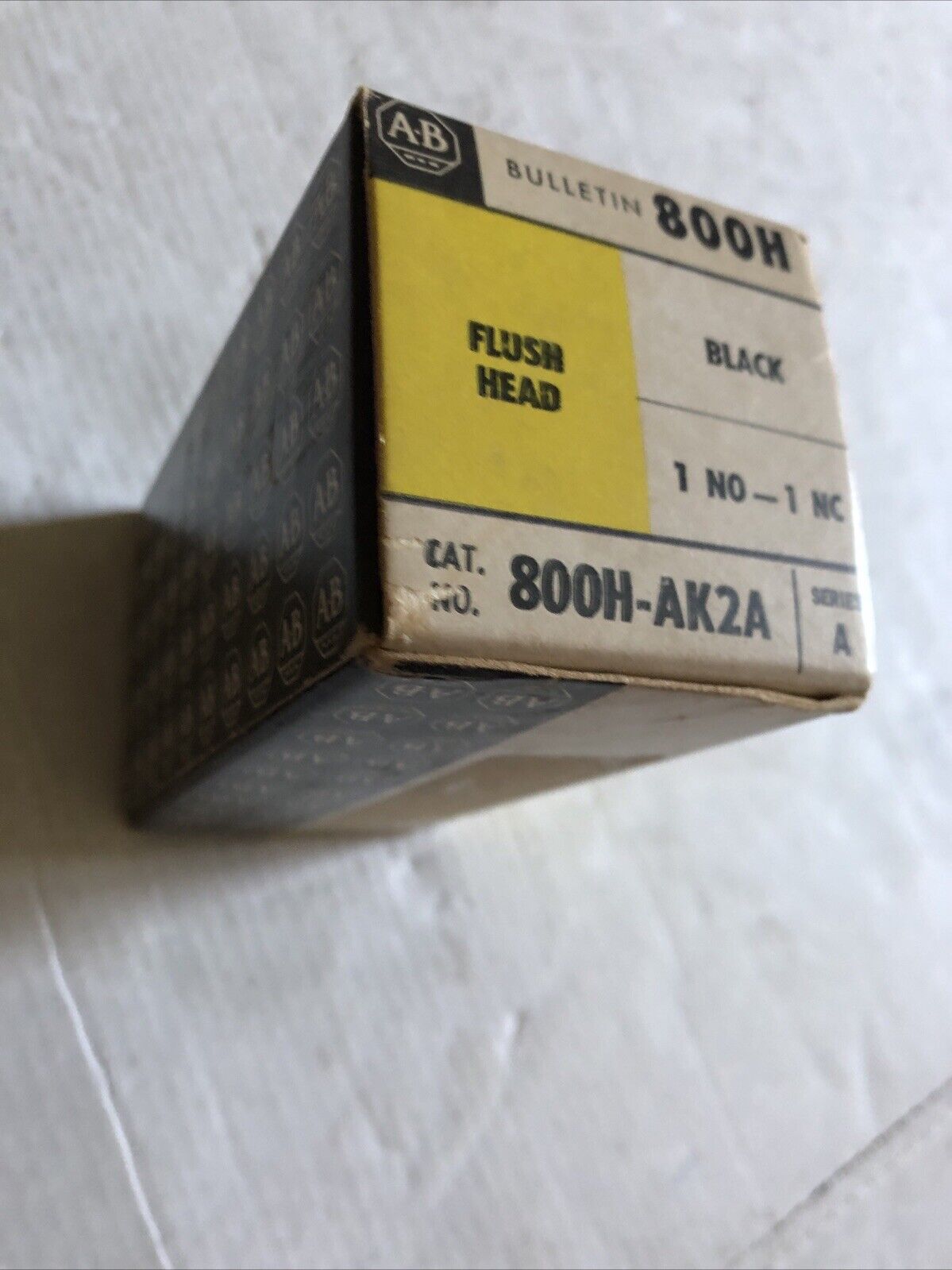 New Allen Bradley 800H-Ak2a ,800H Black Pushbutton Switch,Bh