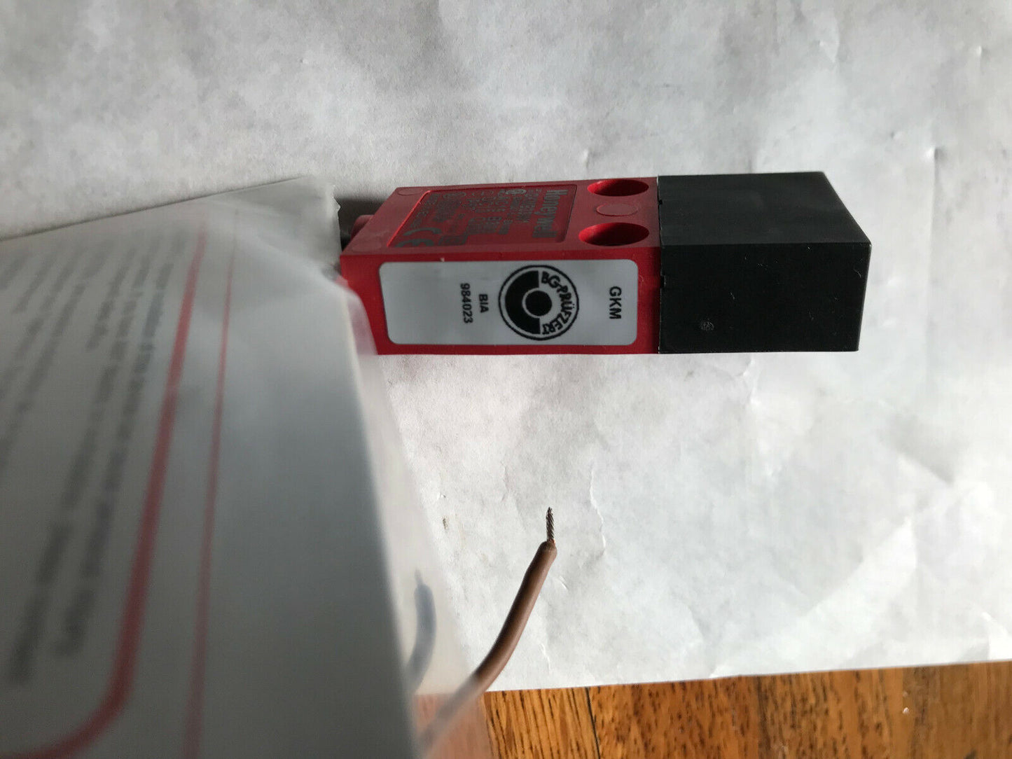 New Honeywell Gkmb33w1 Xp-4042, Miniature Safety Interlocking Switch 120-240V,Sg