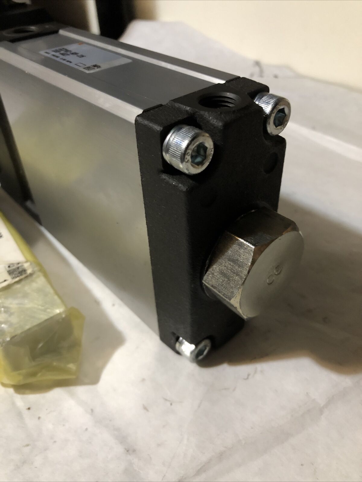New Smc Ckz2n63-90R-X16 7Usb-Aa021 Pneumatic Clamp Cylinder, 63Mm-Bore,Bk