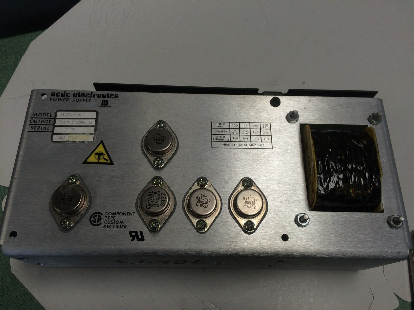 Acdc Etv551-116 Power Supply Ip 100/117/200V Op:5/12V 8/1.7Amp ,Az
