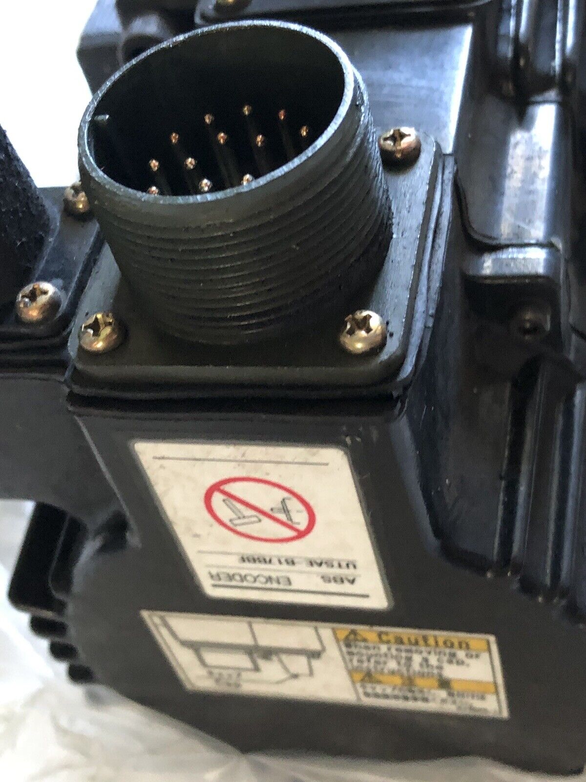 Yaskawa Sgmgh-13A2a-Yr52, R10887 625 Ac Servo Motor, 1500 Rpm, 200 Vac,Bh,Be