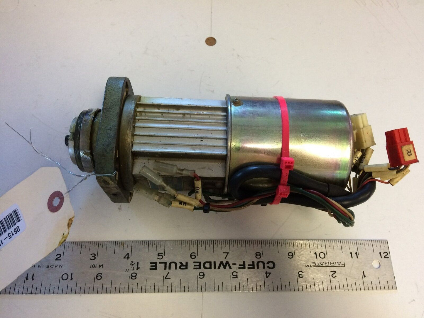 Yaskawa Electric Usarem-01Yr41 Ac Servo Motor,110 W,Rpm 3000,Usarem-Oiyr4i,Ee,Bf