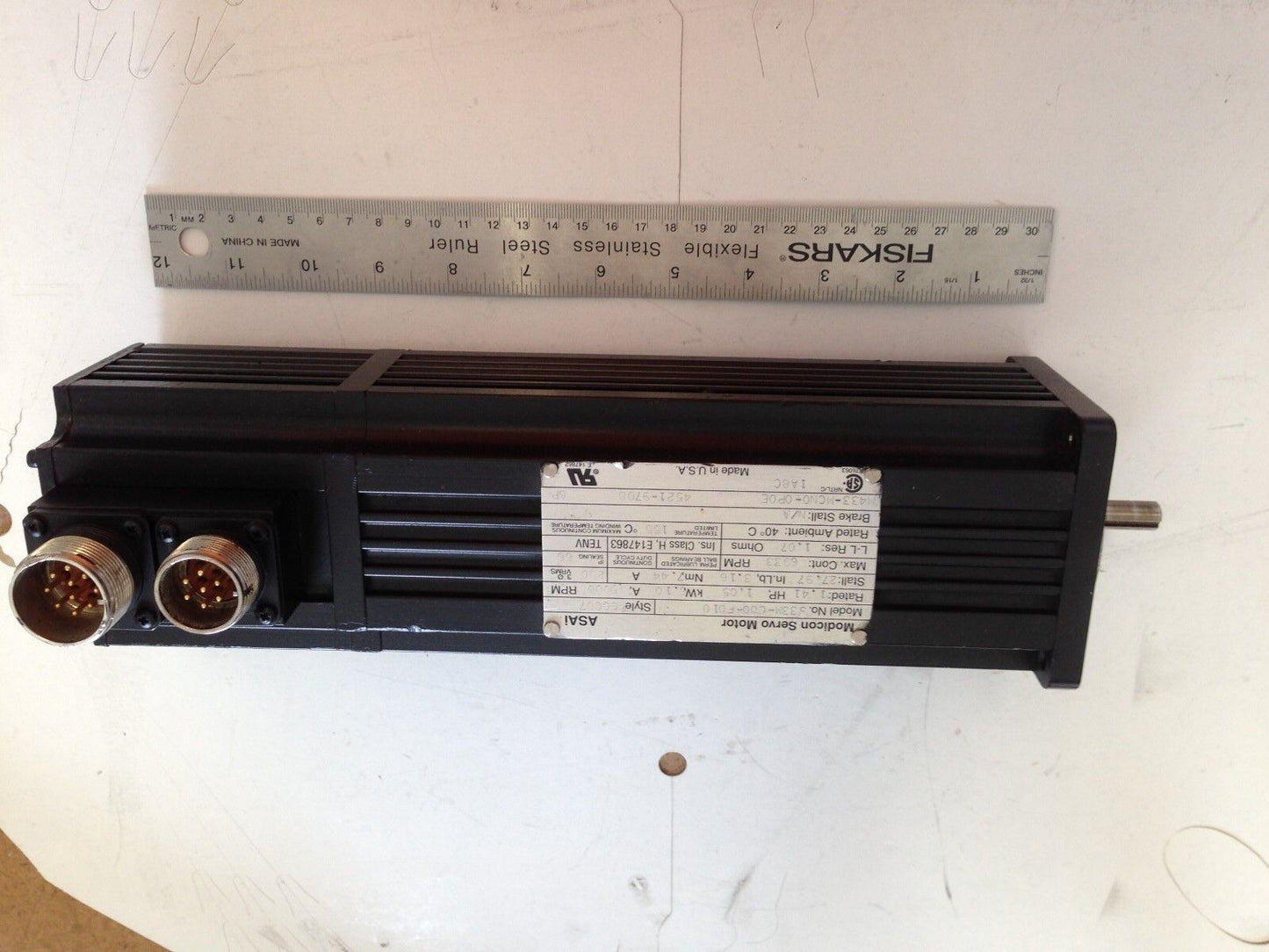 Modicon S33m-C00-F010 Ac Servo Motor Robotics 533M-C00-F010  Cgc07,E147863,Ef