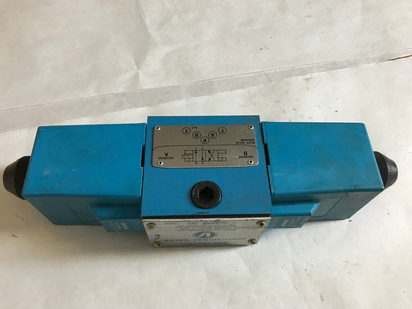 Vickers 02-126111 Dg4s4 012N H 60 Hydraulic Directional Pilot Valve,868988,Ac