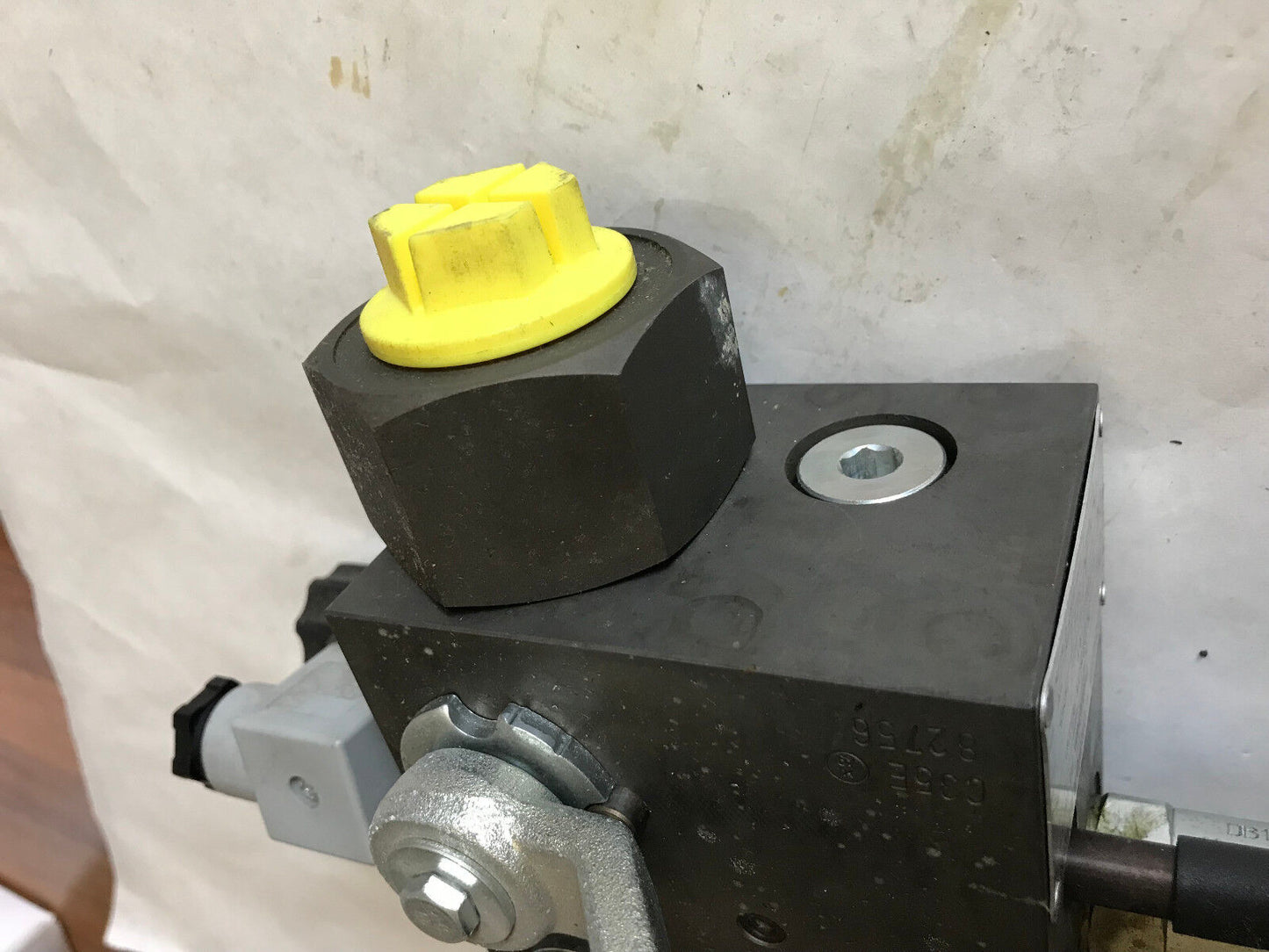New Hydac Saf20e16y1-T330a Hydraulic Accumulatr Safety Valve,Db12120a-011,Ah