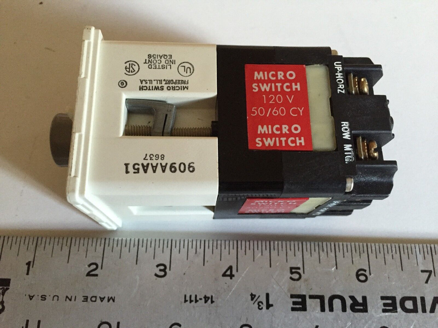 New Micro Switch 909Aaa51 120V 50/60 Cy ,Aj