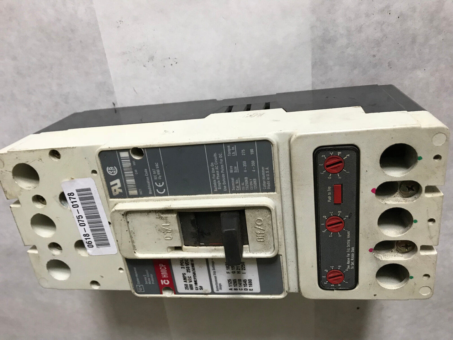 Lot 2 Cutler Hammer Hmcp250l5cm01s10 Circuit Breakers,250A,3Pole,600 Vac/25,Ta