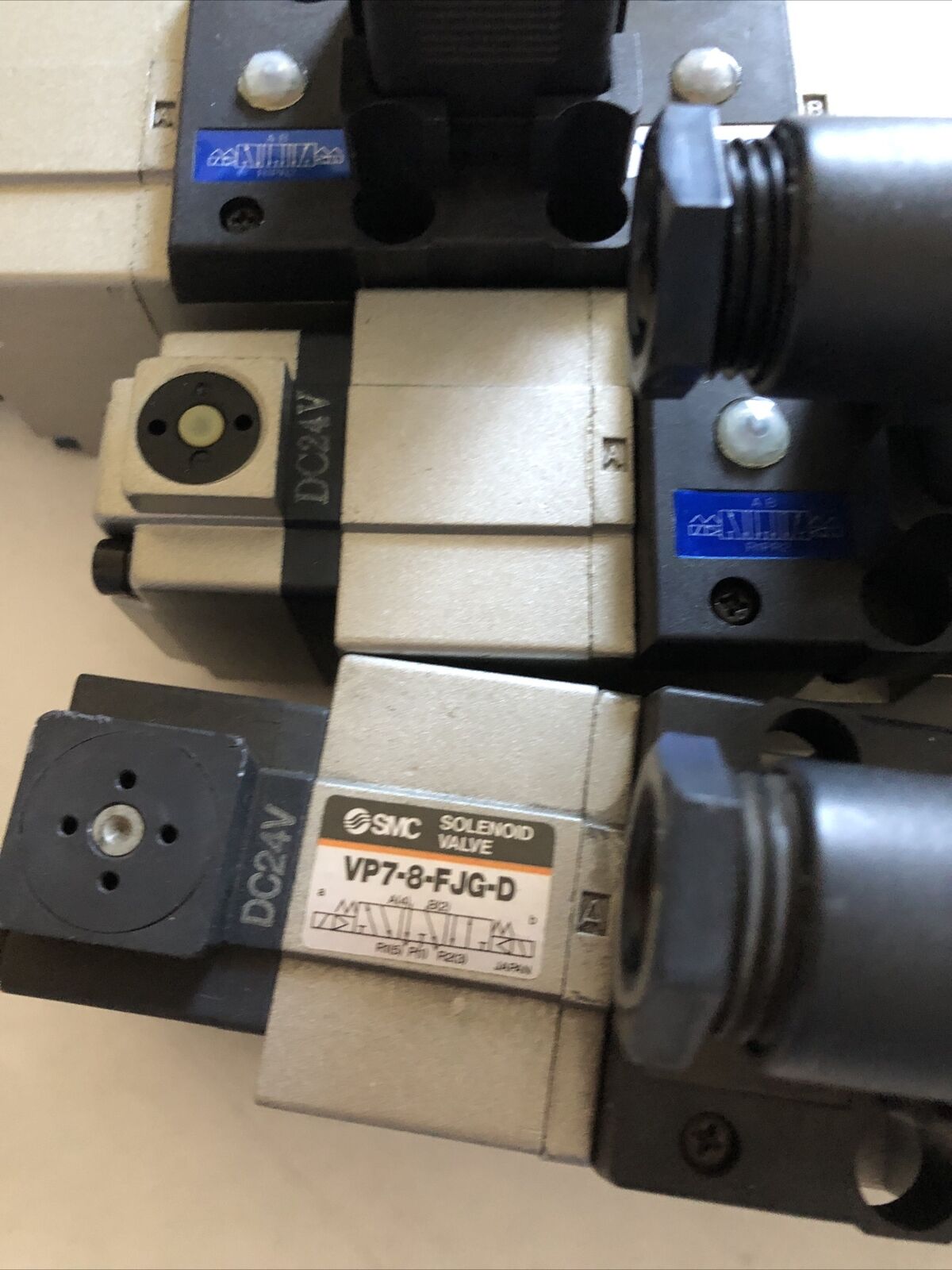 Smc Vp7-8-Fjg-D Pneumatic Double Solenoid Valve  Vp7-8-Fjg-D 24V Dc,Dg