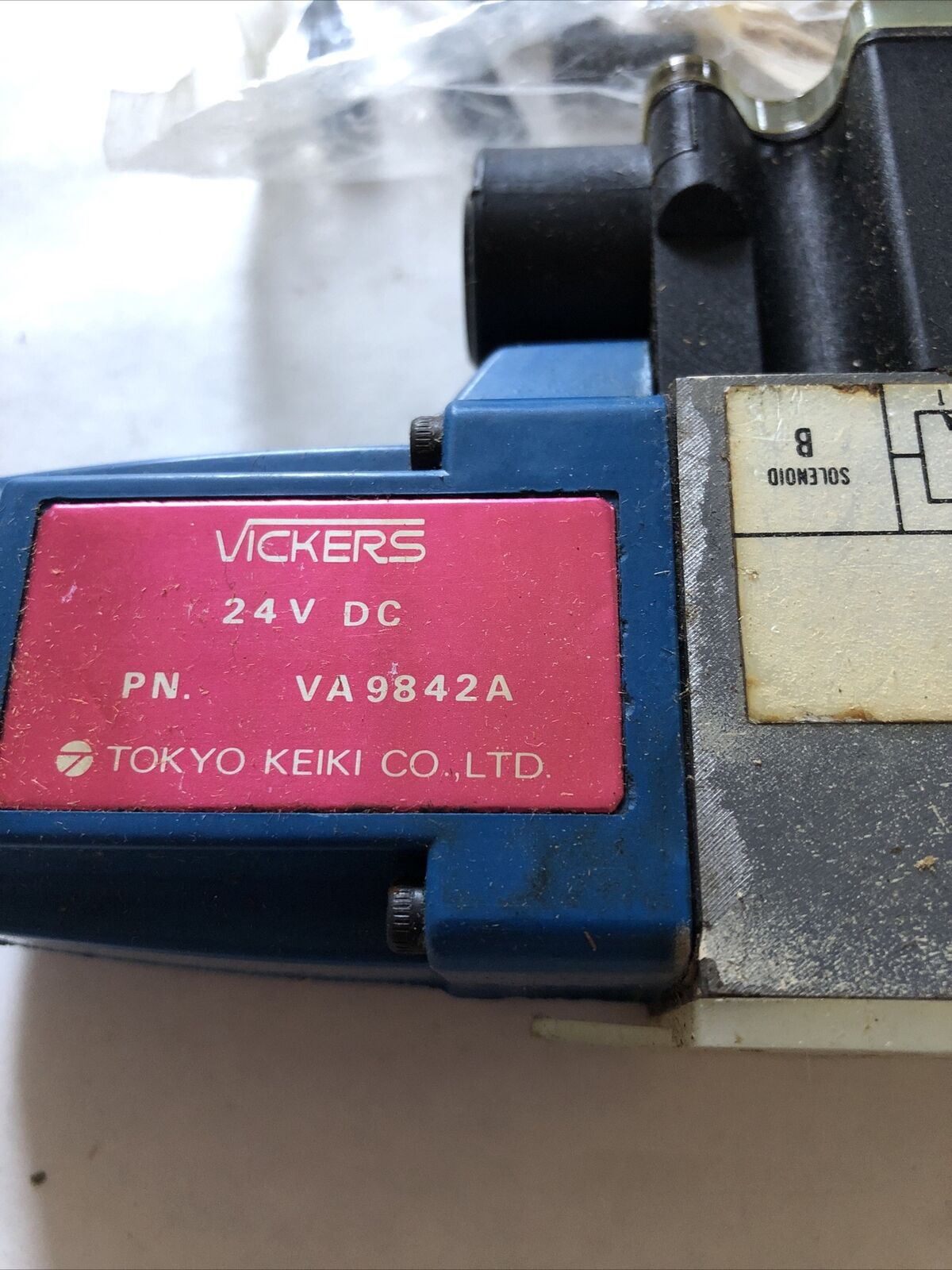 Vickers Dg4v-3-2C-Pl2-H-10-Ja-S310 Solenoid Valve,24 Vdc,Tokyo Keiki Va9842a,Dg