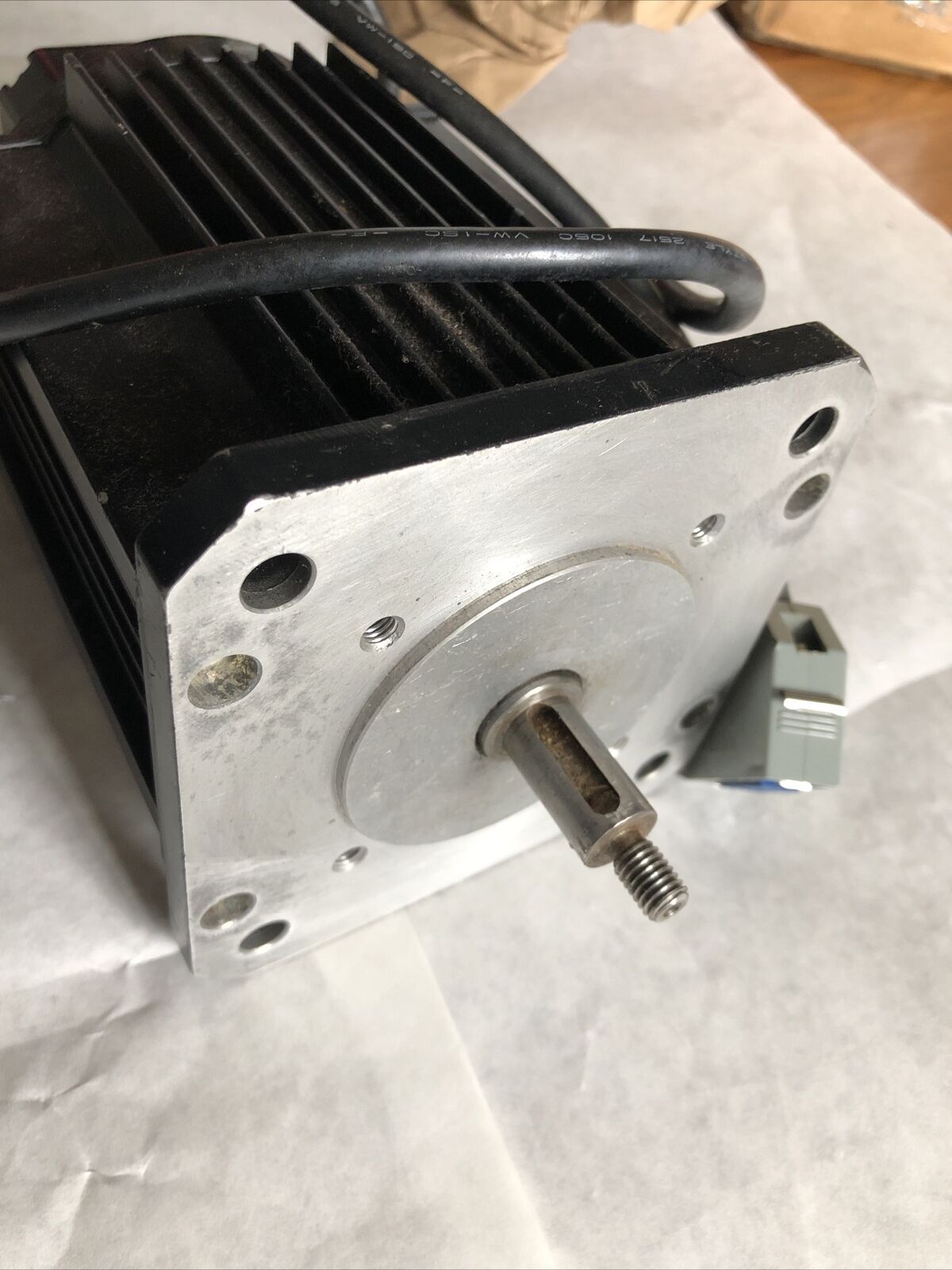 Yaskawa Usasem-08Tf11-D Electrictmc,308W Servo Motor Usasem08tf11d ,Bh