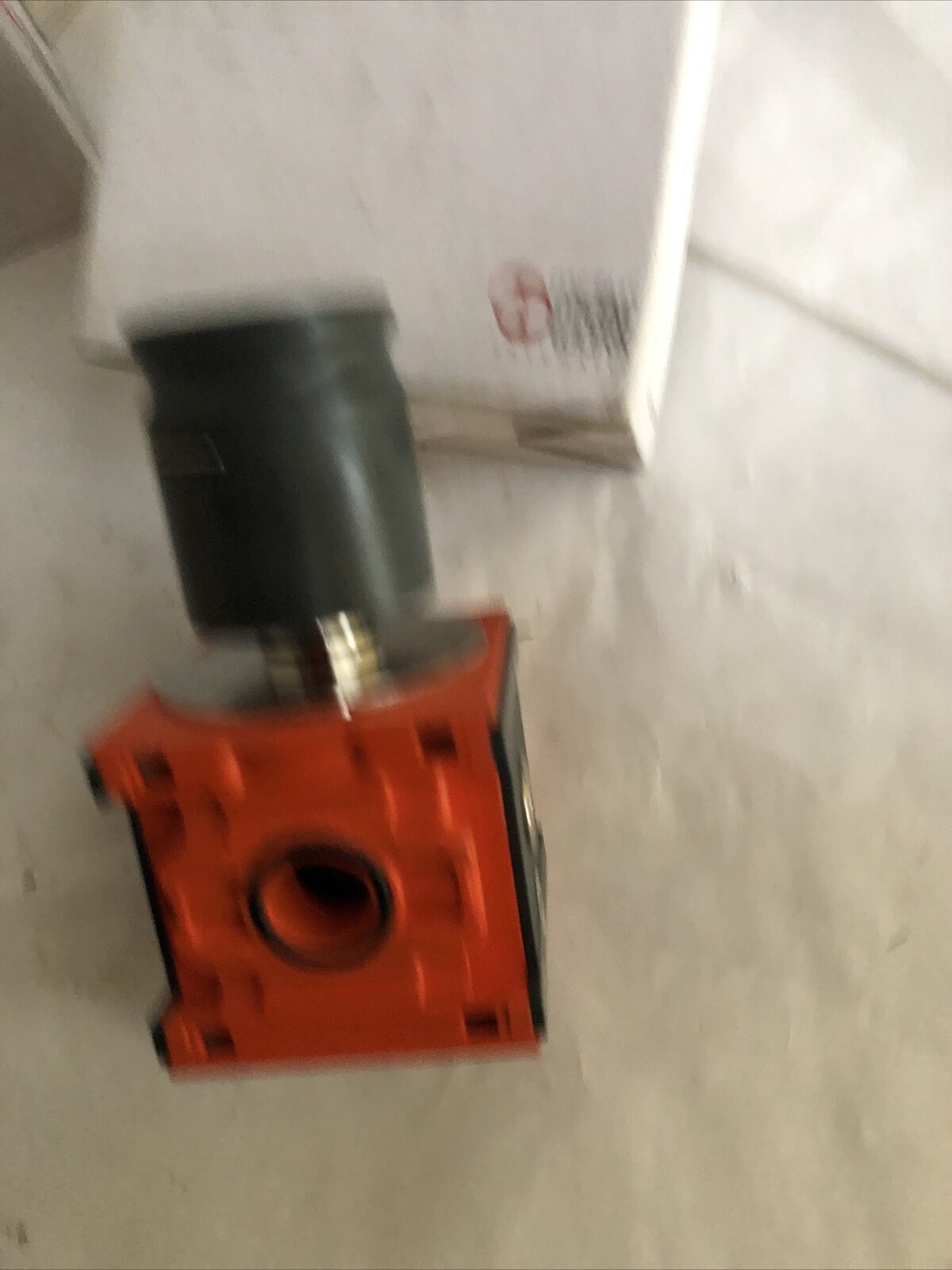 New Metal Work V3v 200, 3470001Ua Pneumatic Lockout Valve, Dg