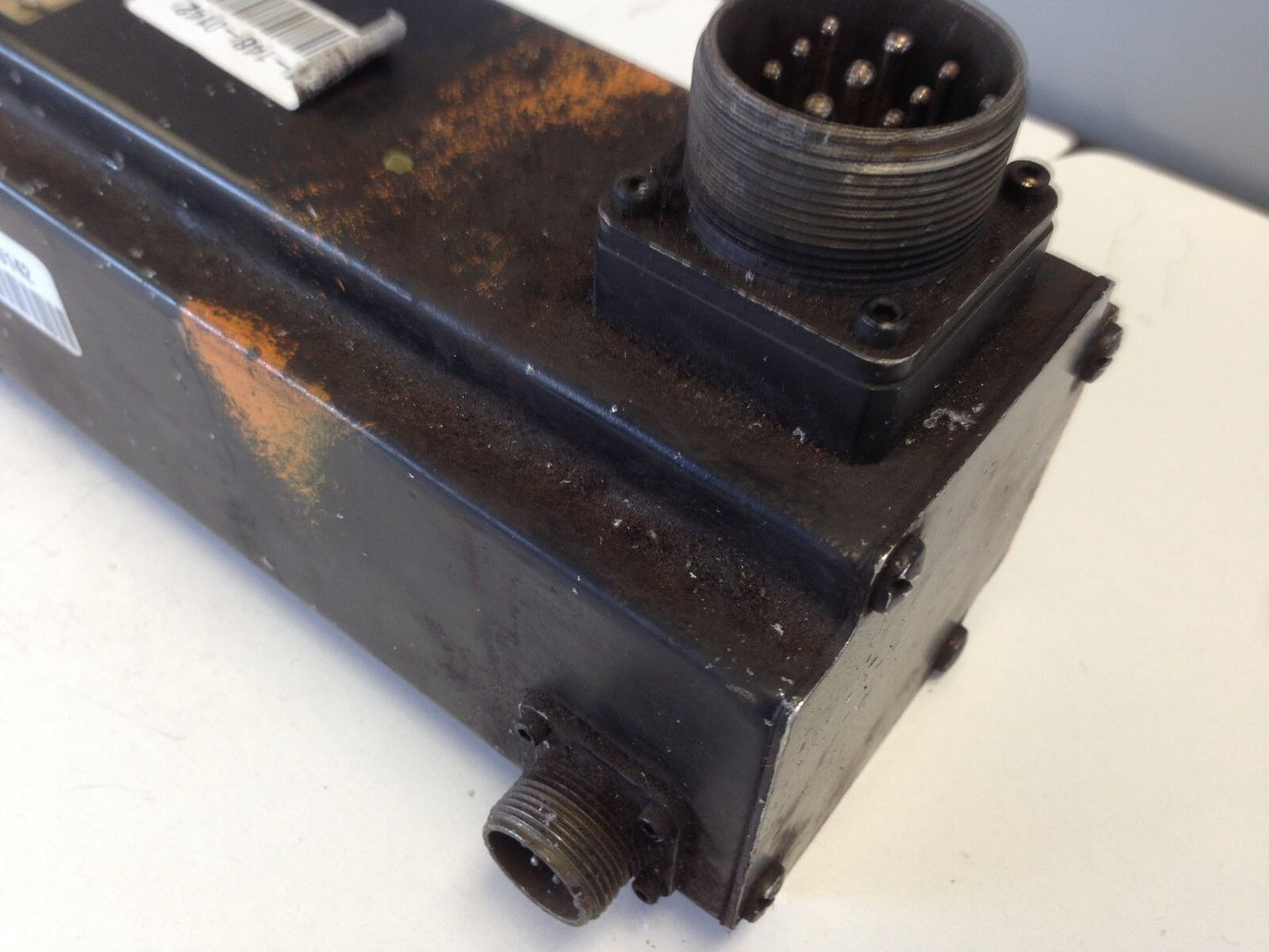 Moog 304-141A Brushless Servo Motor,2700 Rpm,Apprx Shaft Length 1.625",Fd
