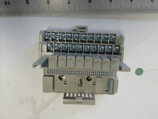New Abb S200-Tbnf 490176067 Asea Terminal Block Fused 8Point 24Vdc-240Vac,Fg