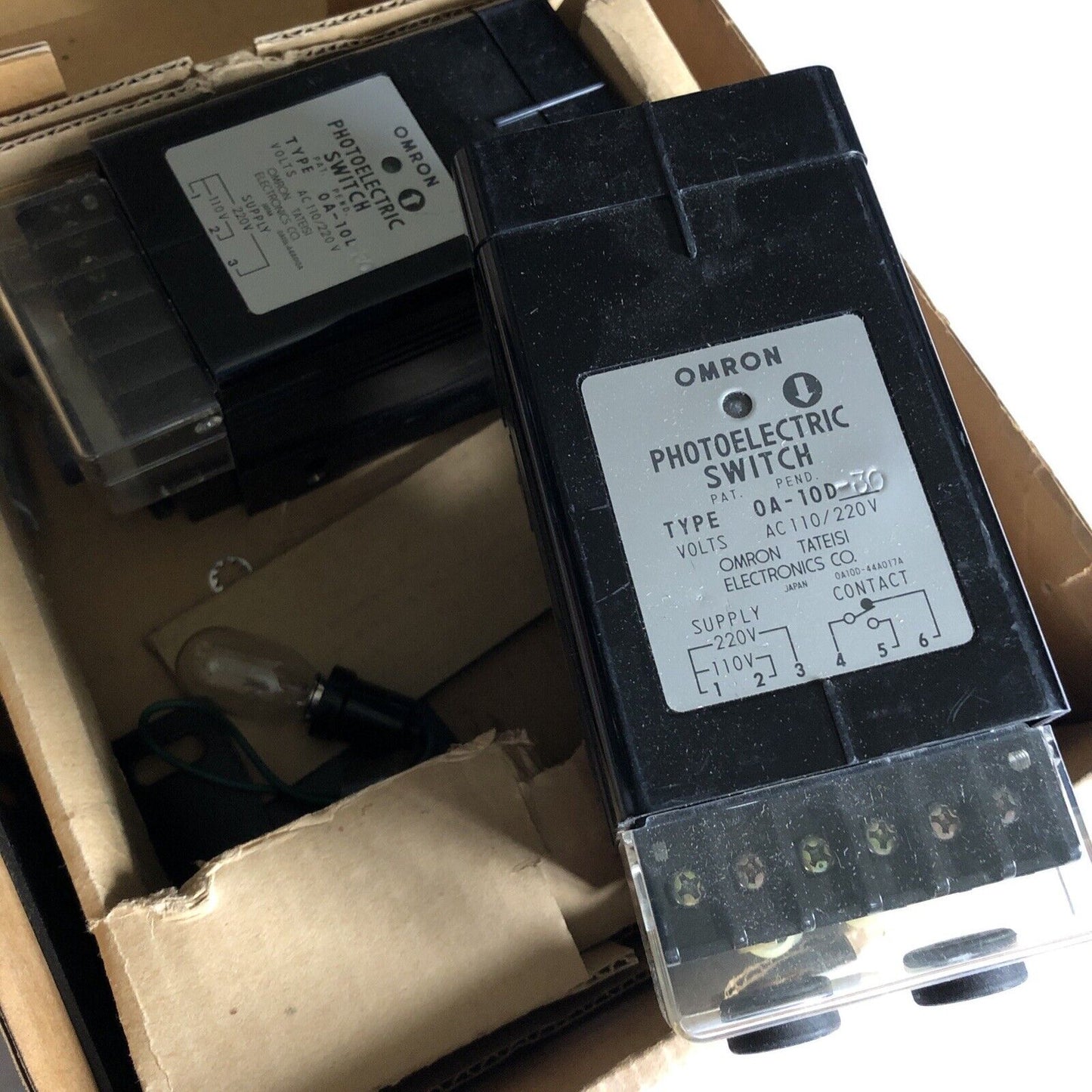 Omron Oa-10L-30 & Oa-10D-30  Photoelectric 110/220Vac,0A-10L-30,0A-10D-30,Bb