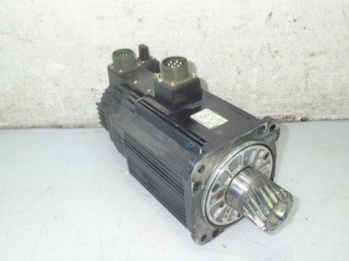 Yaskawa Sgmgh-13A2a-Yr52, R10887 625 Ac Servo Motor, 1500 Rpm, 200 Vac,Bh,Be