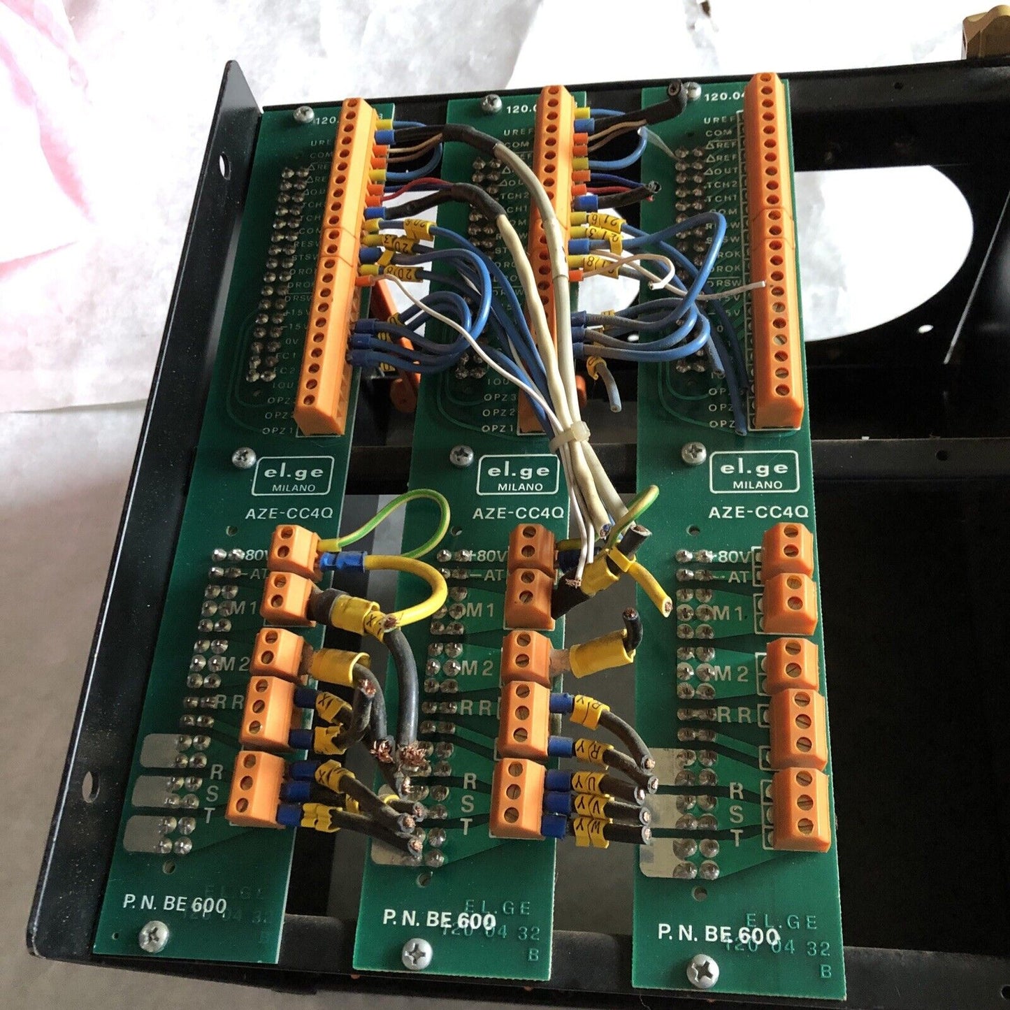 Vickers Aze R3/E Aze-Cc4q,P.N.Be600,120.04.32B Servo Drive,Aze-Cc4q,Rack,Em