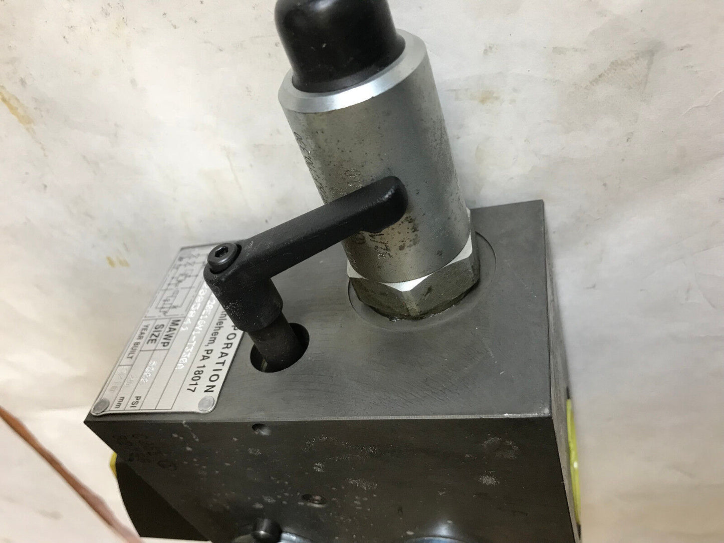 New Hydac Saf20e16y1-T330a Hydraulic Accumulatr Safety Valve,Db12120a-011,Ah