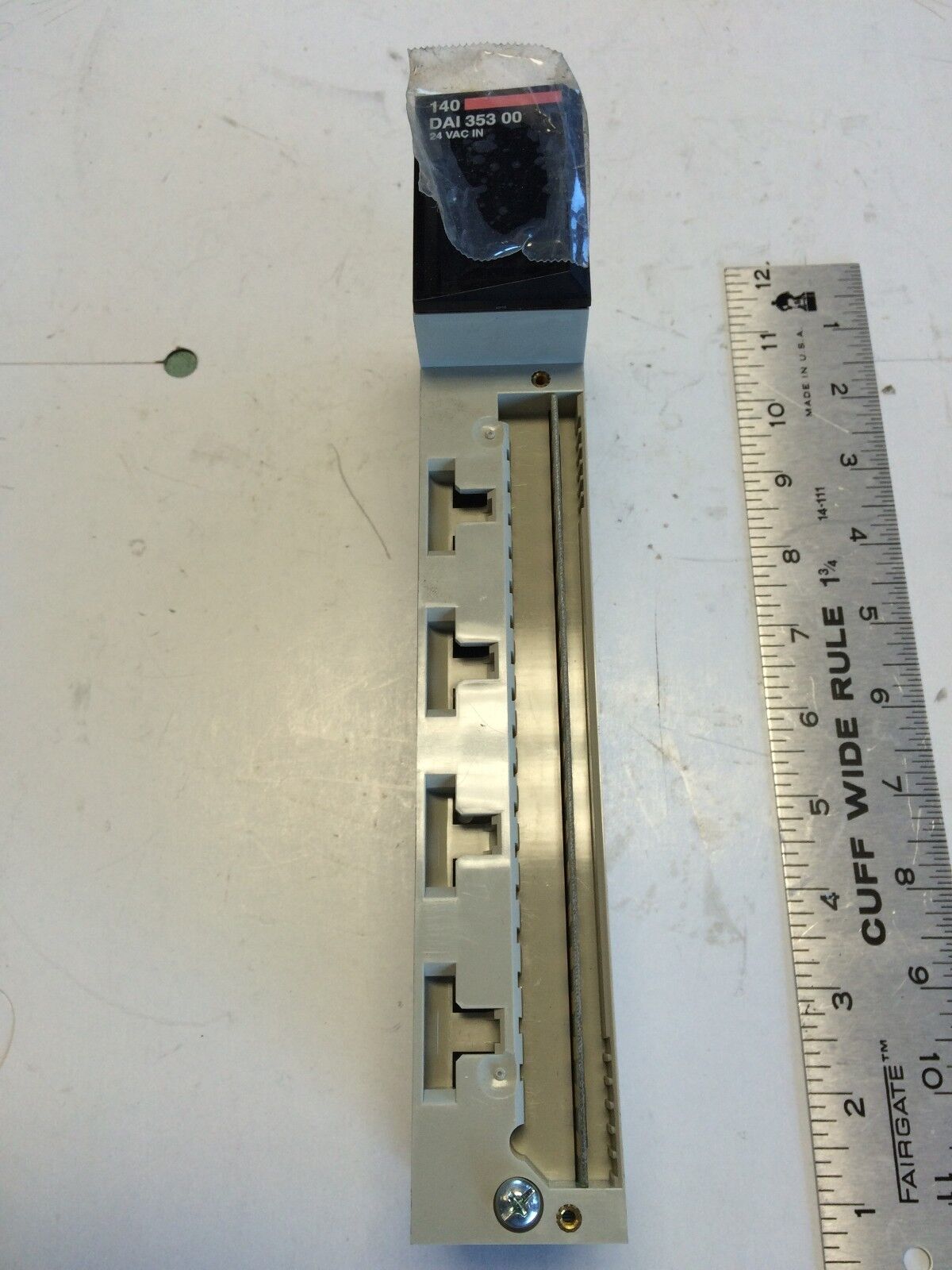 New Schneinder 140-Ddi-353-00 Tsx Quantum  Module,140 Dai 353 00 24 Vac,Ew