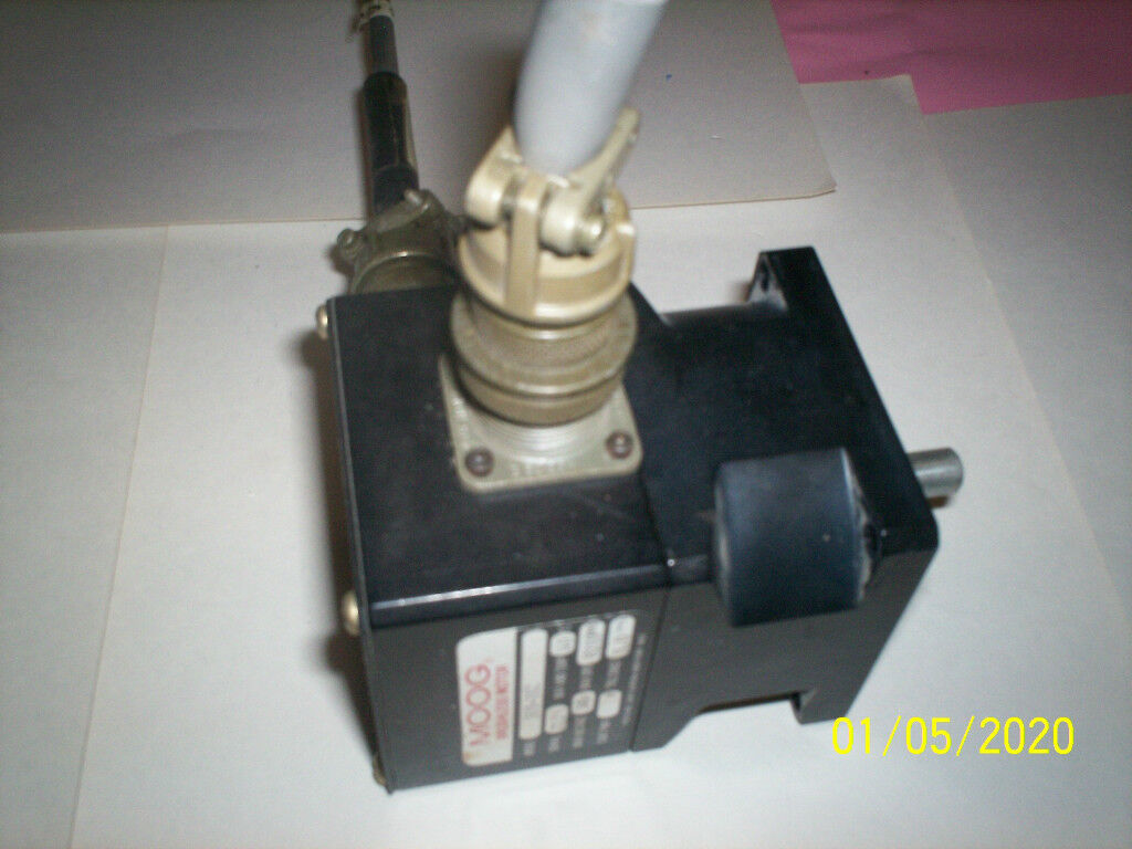 Moog 303-002 Brushless Servo Motor 3/8" Shaft,Bz