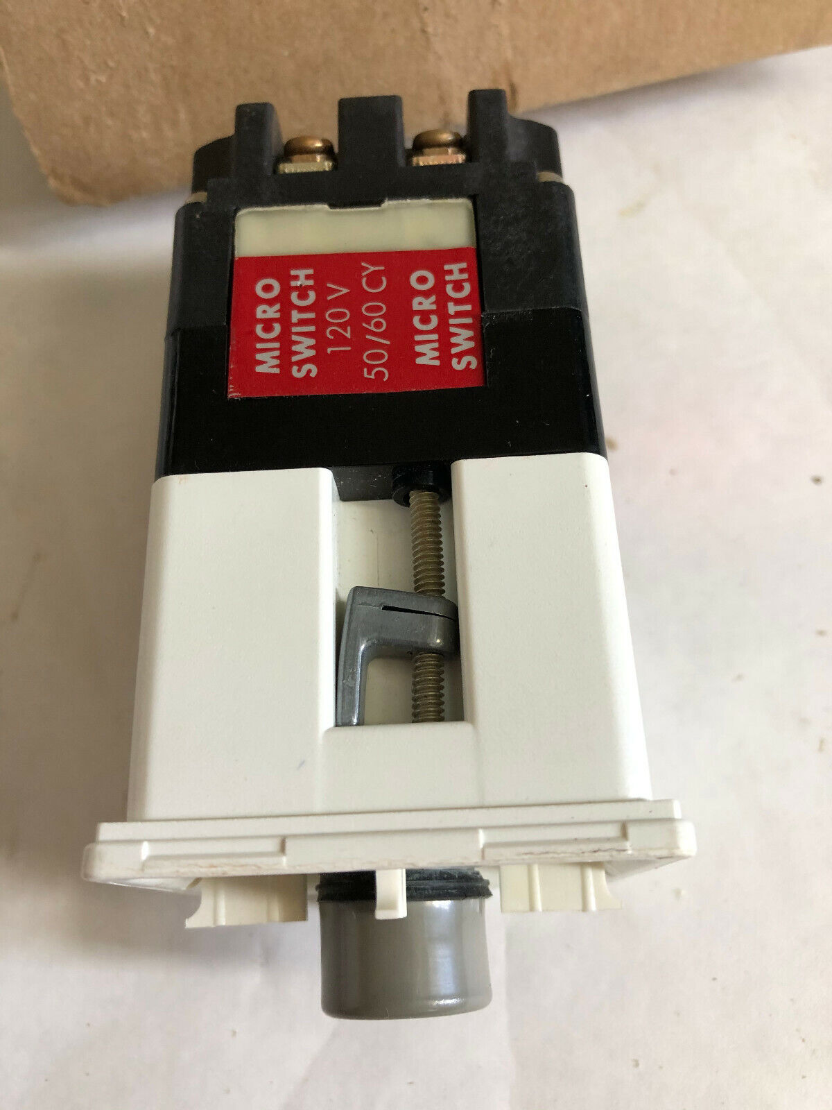 New Micro Switch 909Aaa51 120V 50/60 Cy ,Aj