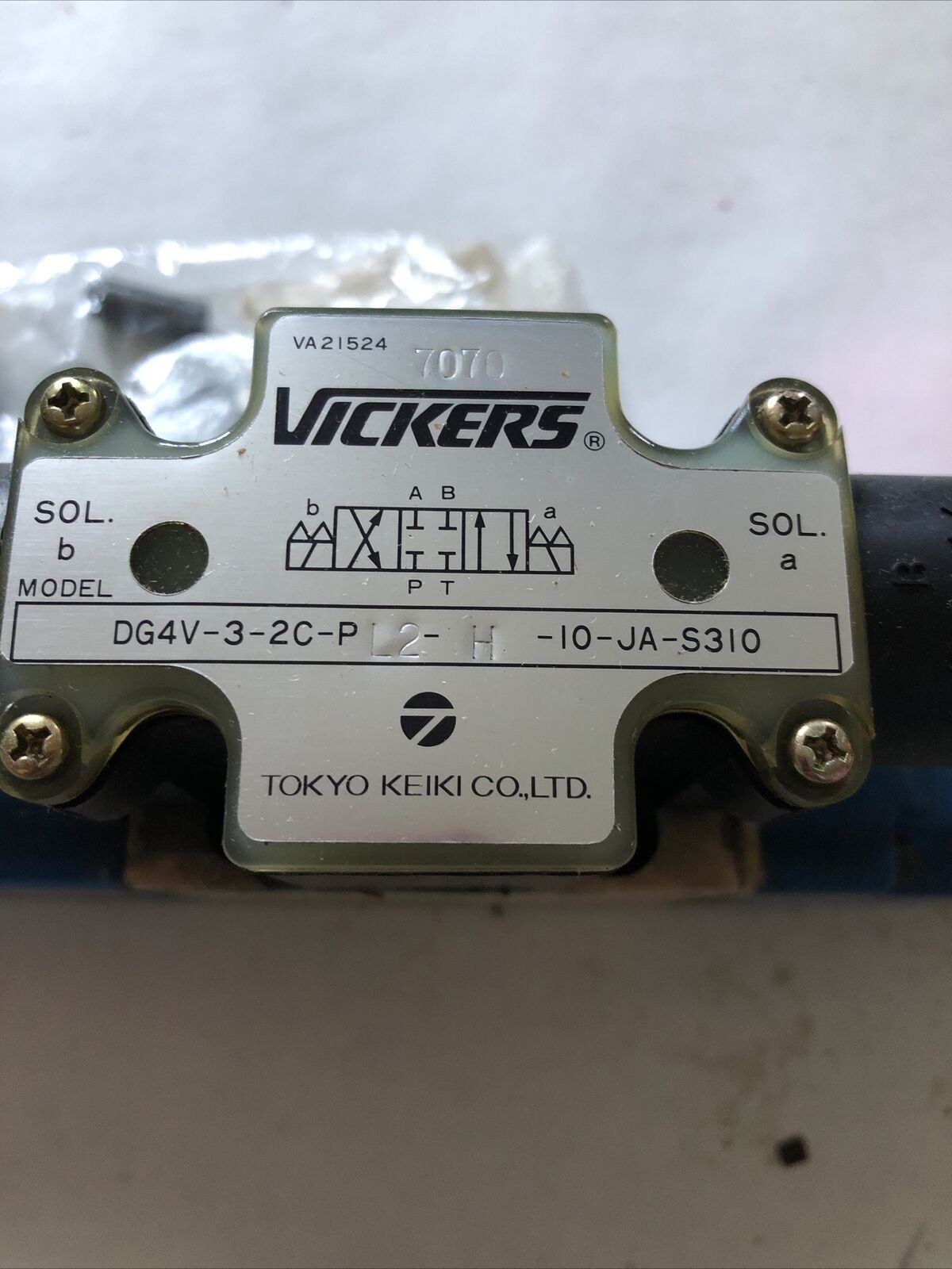 Vickers Dg4v-3-2C-Pl2-H-10-Ja-S310 Solenoid Valve,24 Vdc,Tokyo Keiki Va9842a,Dg