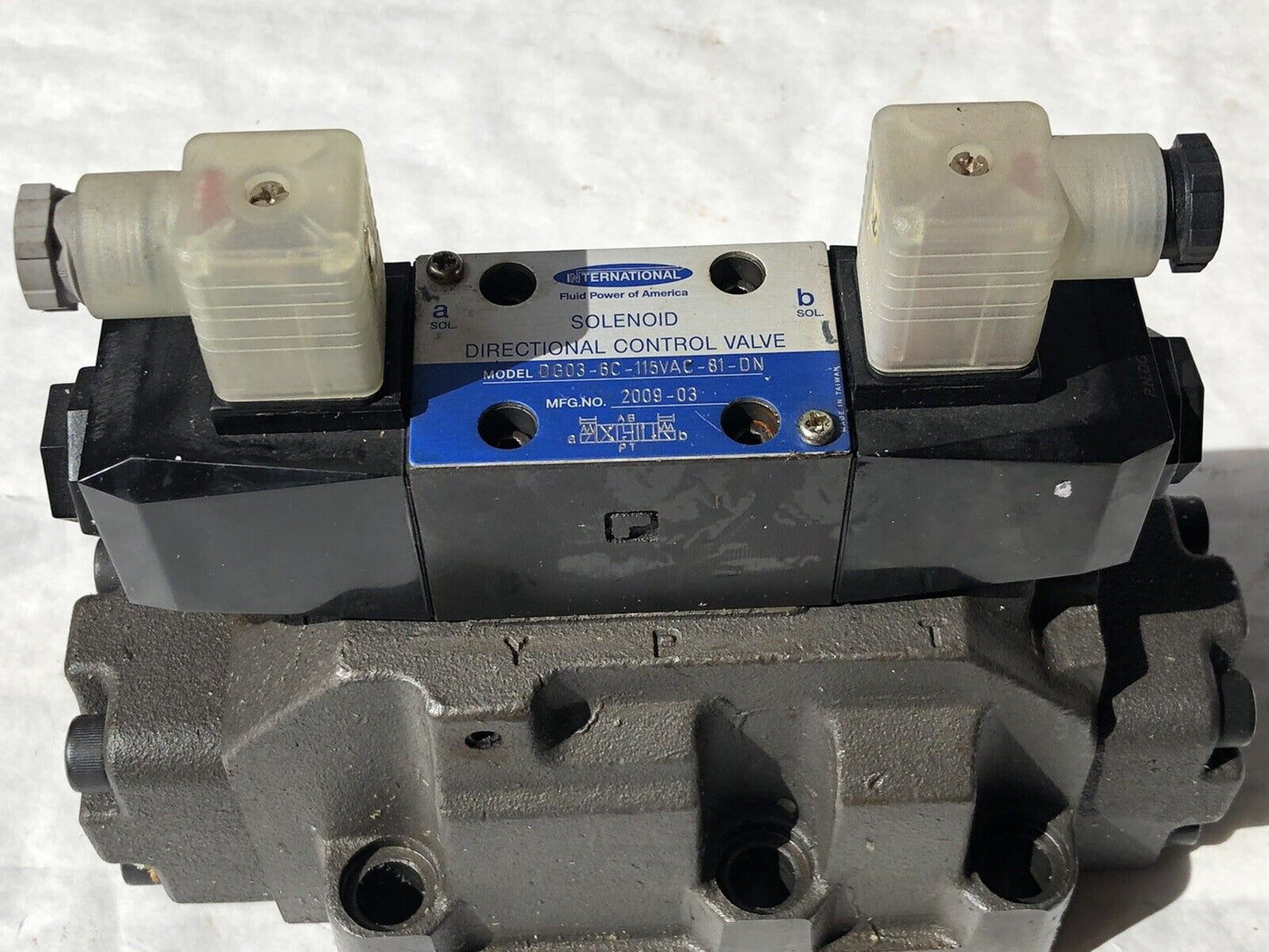 New International  Dg03-6C-115Vac-81-Dn Solenoid Dg08-6C-10,Control Valve,Hj