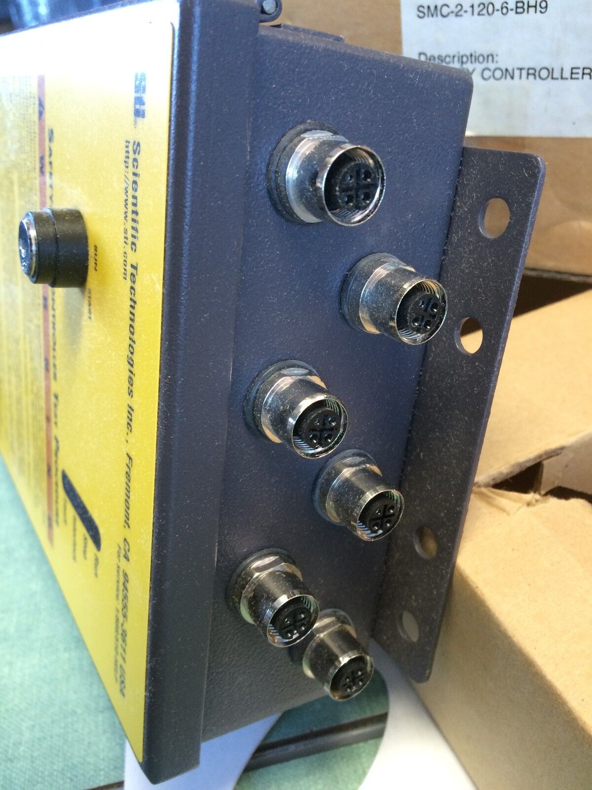 New Sti 82353-1206 Safety Mat Controller W/Quick Disconnects,Smc-2-120-6-Bh9,Ae