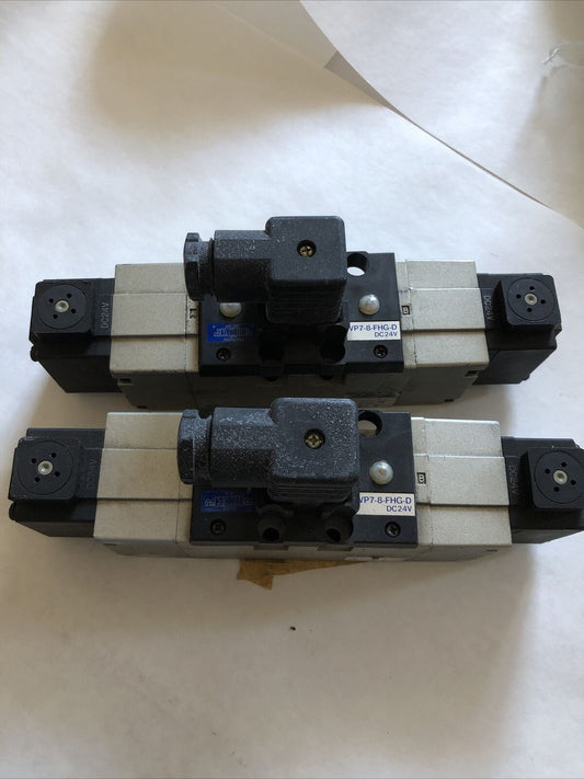 Lot 2 Smc Vp7-8-Fhg-D Pneumatic Double Solenoid Valve  Vp7-8-Fhg-D 24V Dc,Dg