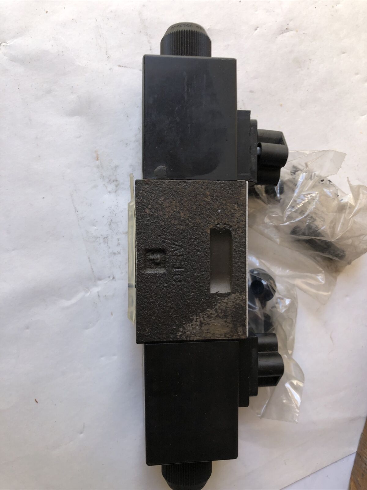 New Continental Hydraulics Vsd03m-2A-G-42L-B Directional Valve,1006161,24 V,Fi