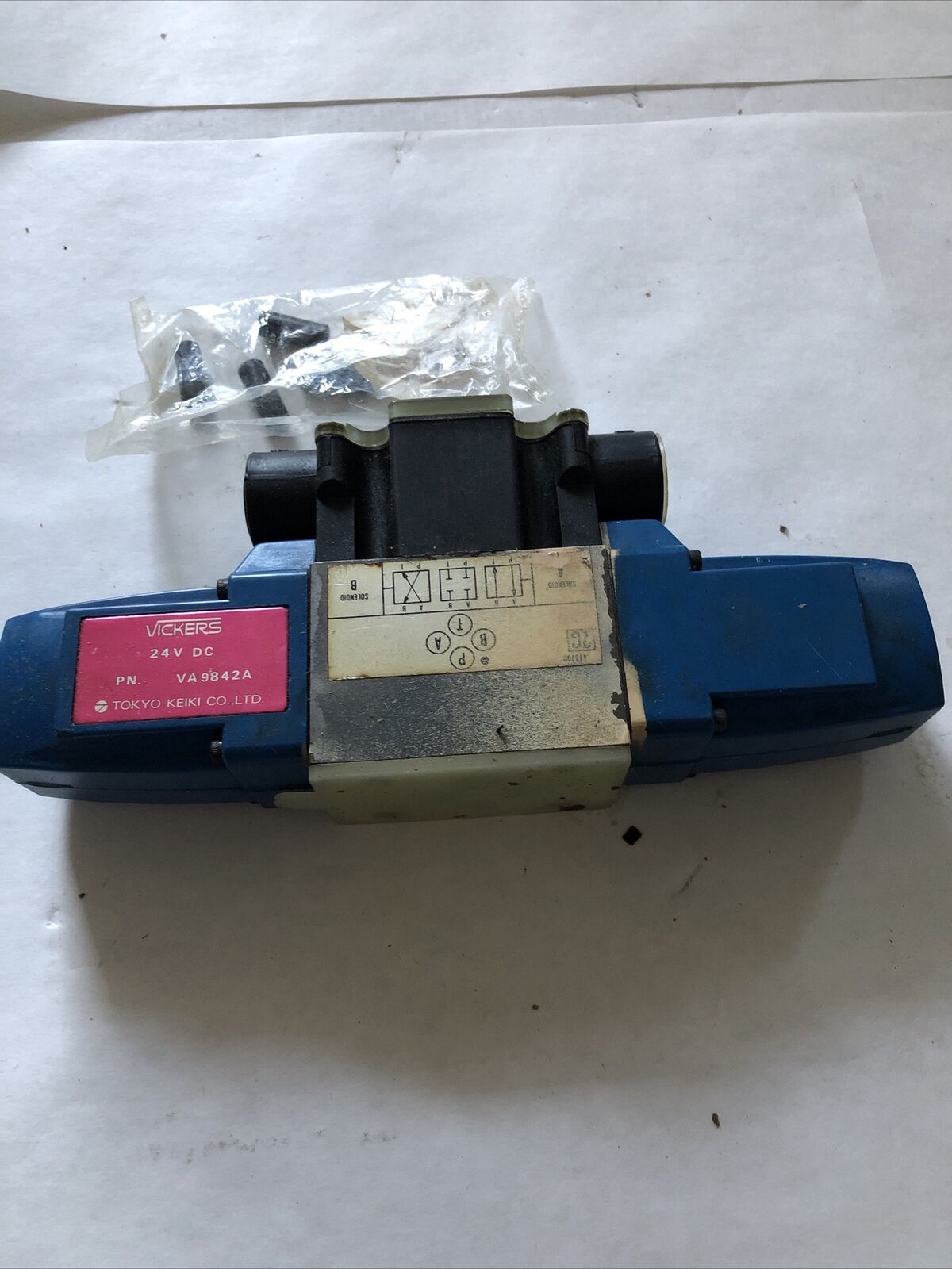 Vickers Dg4v-3-2C-Pl2-H-10-Ja-S310 Solenoid Valve,24 Vdc,Tokyo Keiki Va9842a,Dg