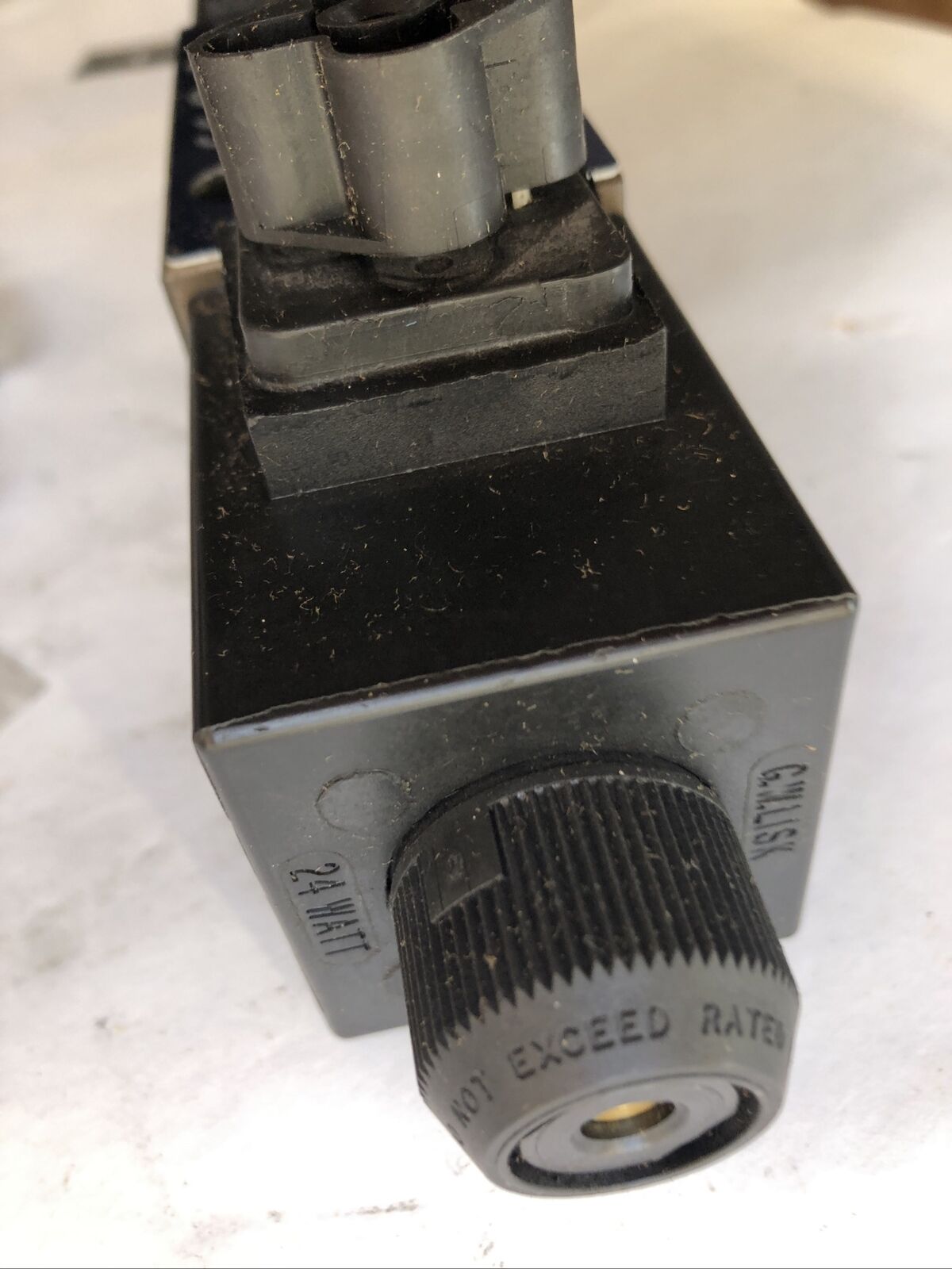 New Continental Hydraulics Vsd03m-2A-G-42L-B Directional Valve,1006161,24 V,Fi