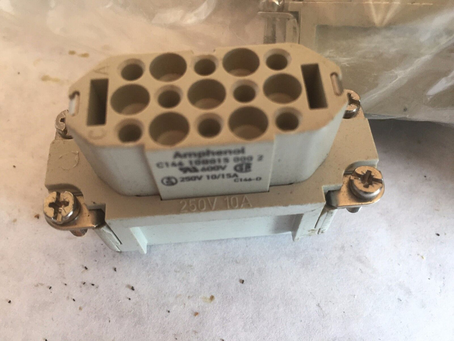 New Lot 2 Amphenol C146-10B015-000-2 600Vac Connector 250Vac-10/15Amp,An