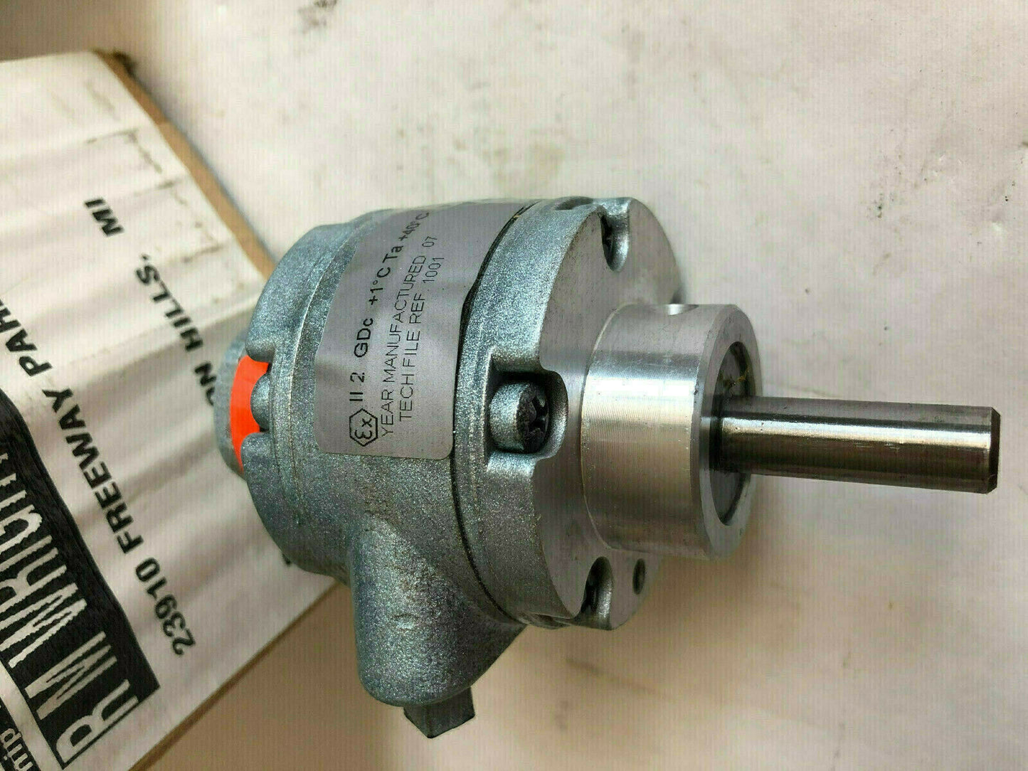 New Gast 1Am-Nrv-39C Air Motor, 100 Psi, 3/8" Shaft Diameter,Tl