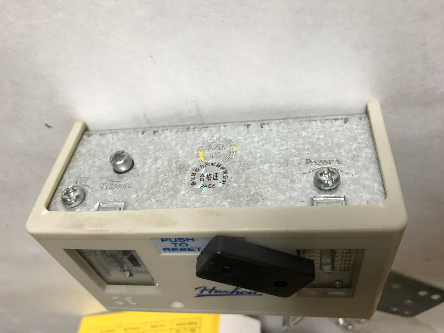 New Hexhou Hlp830hme Dual Pressure Controller Low Side=-0.6-6Bar, High=8-30,Sn