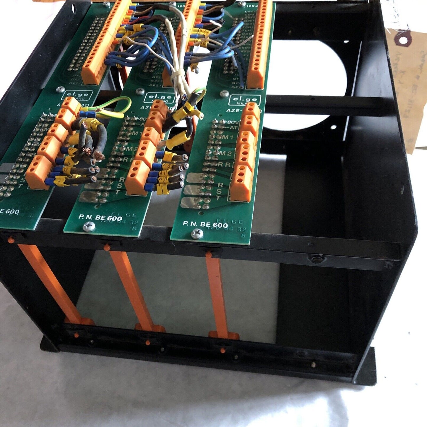 Vickers Aze R3/E Aze-Cc4q,P.N.Be600,120.04.32B Servo Drive,Aze-Cc4q,Rack,Em