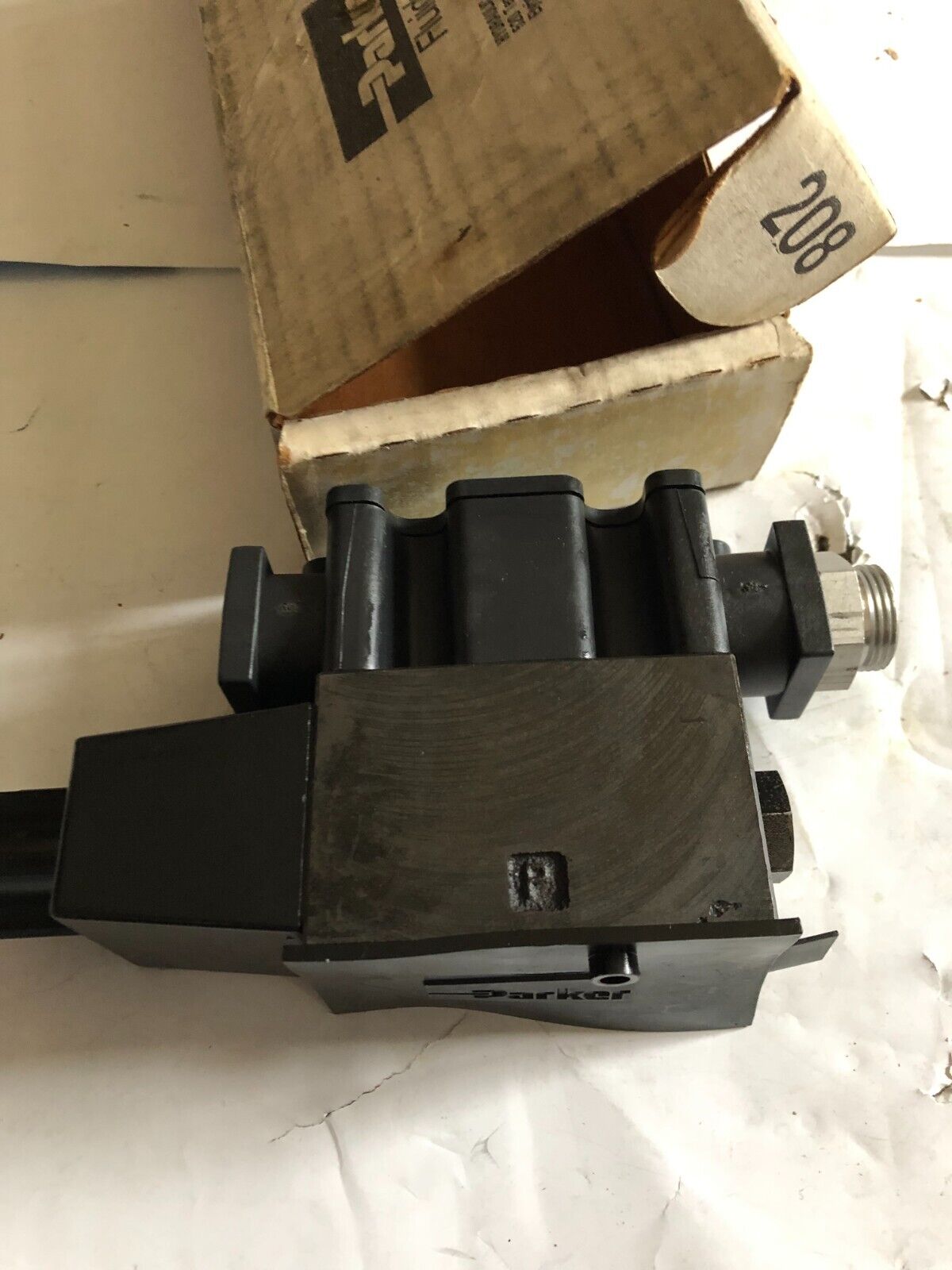 New Parker Hannifin D1vw1f6vy 70,D1vw1f6vy-70 Directional Control Valve,Bt
