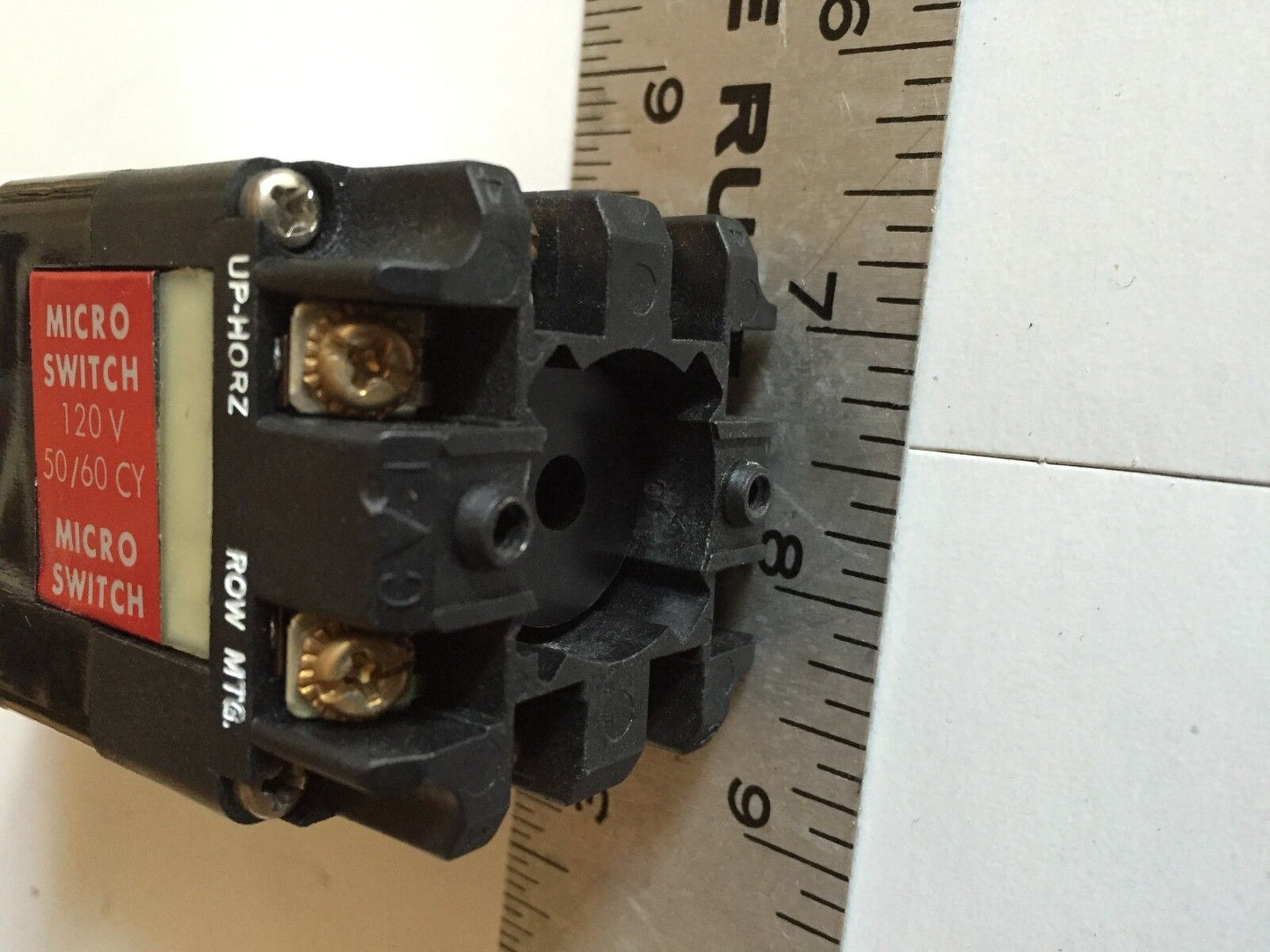 New Micro Switch 909Aaa51 120V 50/60 Cy ,Aj