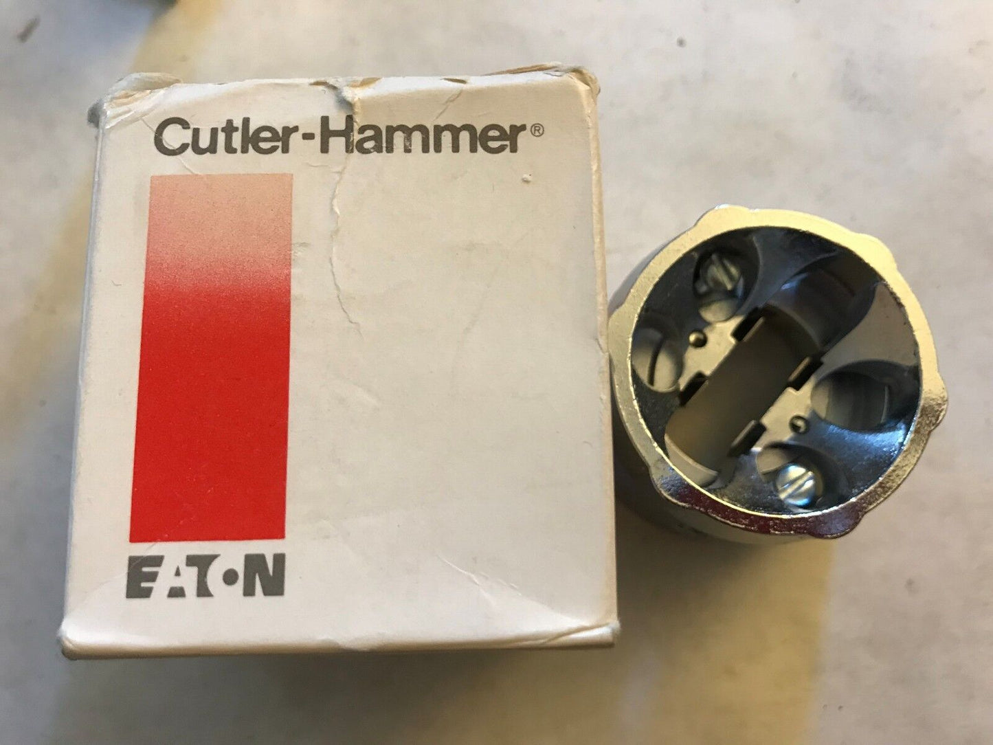 New Cutler-Hammer 10250Ta11 Padlock Attach. Selector Switch, Room5