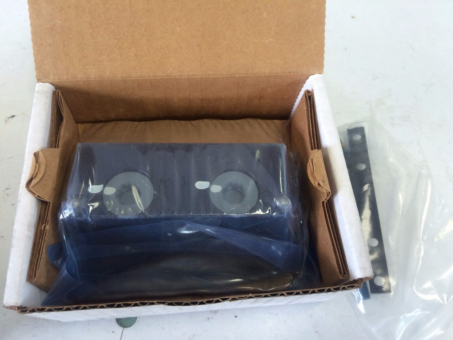 New Ati Aa2t Robotic Pneumatic Fluid Module,9121-Aa2-T,1/2" Npt ,Cw,Fi