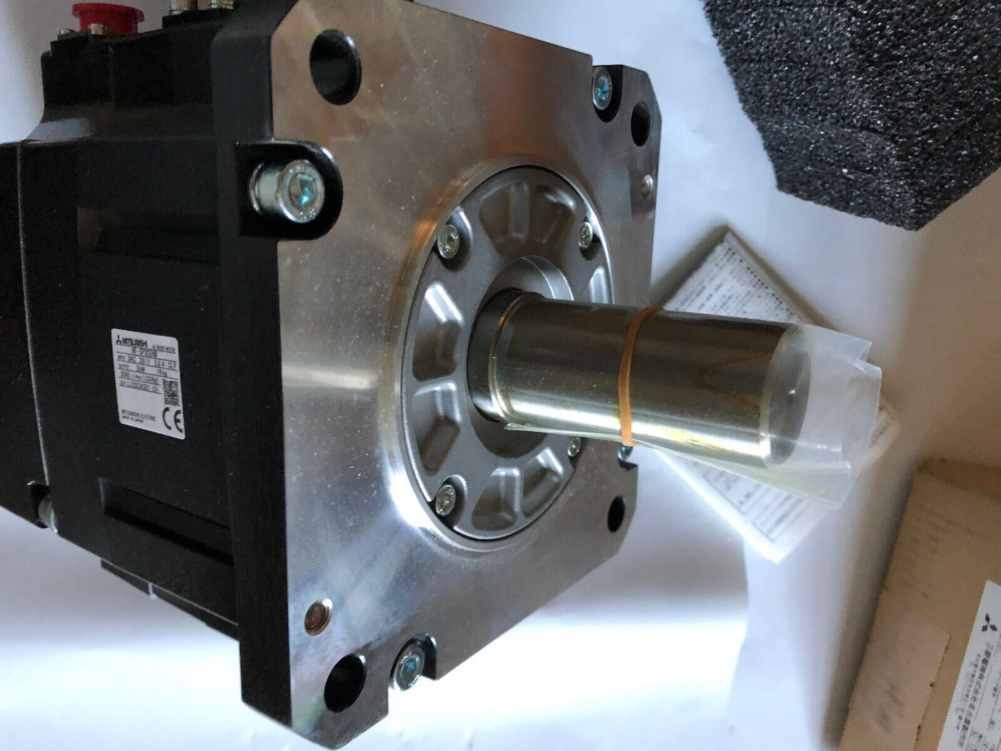 New Mitsubishi Hf-Sp2024b Ac Servo Motor. 3Ac 281V 5A 2Kw,2000 R/Min,5.0A.Am