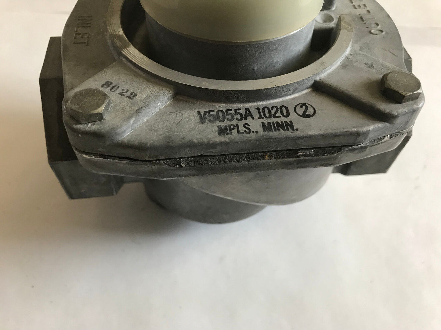 1 1/2" Honeywell V5055a 1020 Power Gas Valve 1-1/2" Npt Less Actuator,V5055,Si