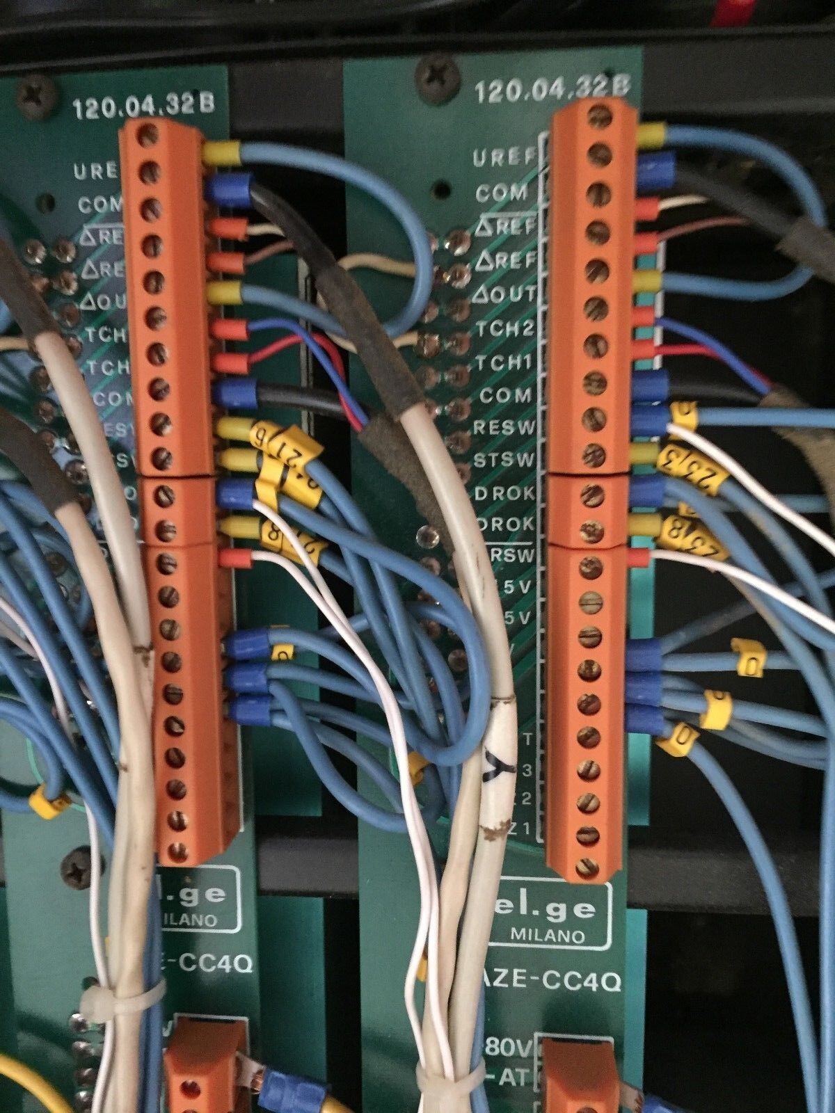 Vickers Aze R3/E,El.Ge Aze-Cc4q,P.N.Be600,120.04.32B Servo Drive,Aze-Cc4q,Bk